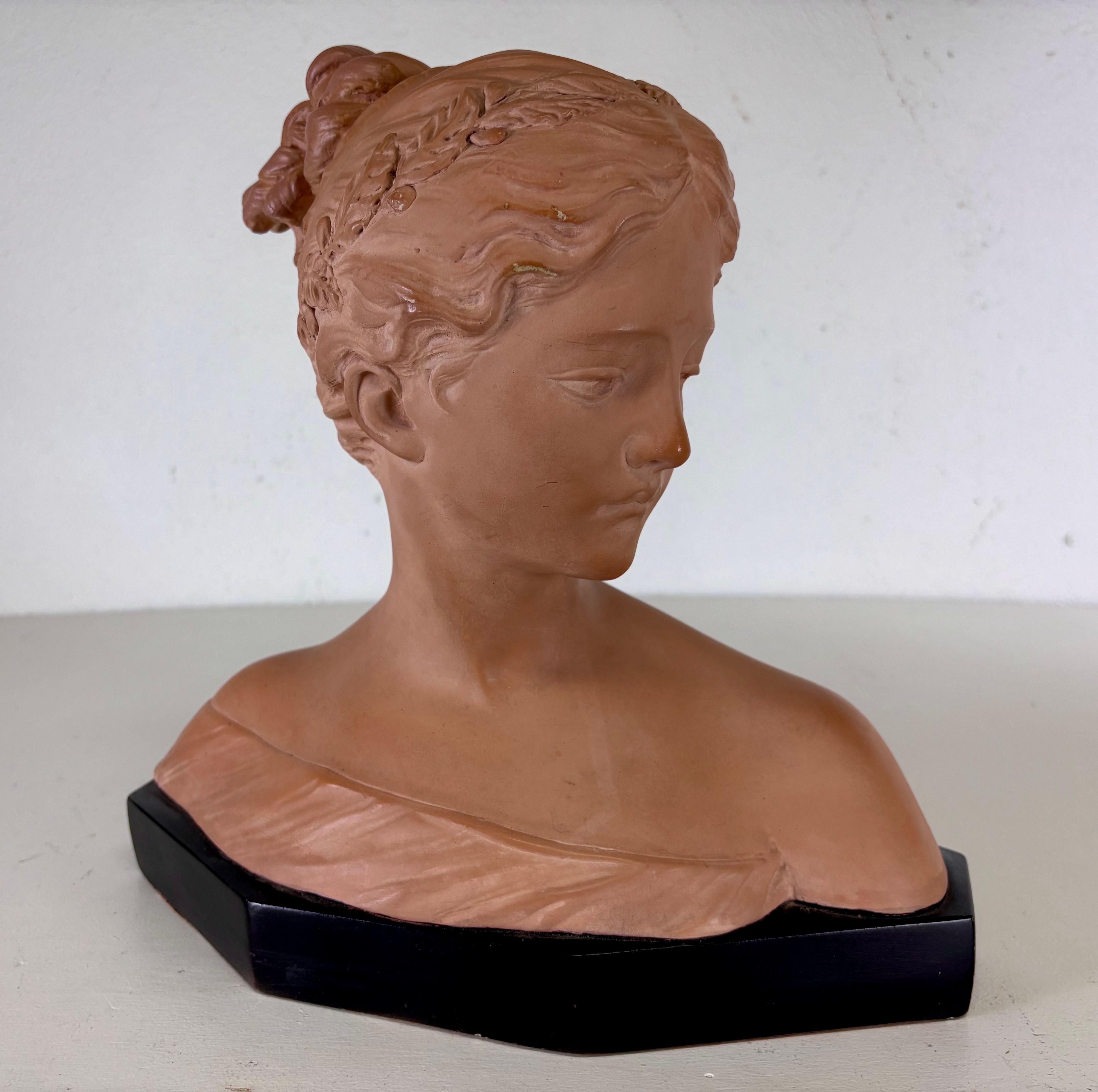 Scultura in gesso di una donna classica della metà del XX secolo in vendita 7