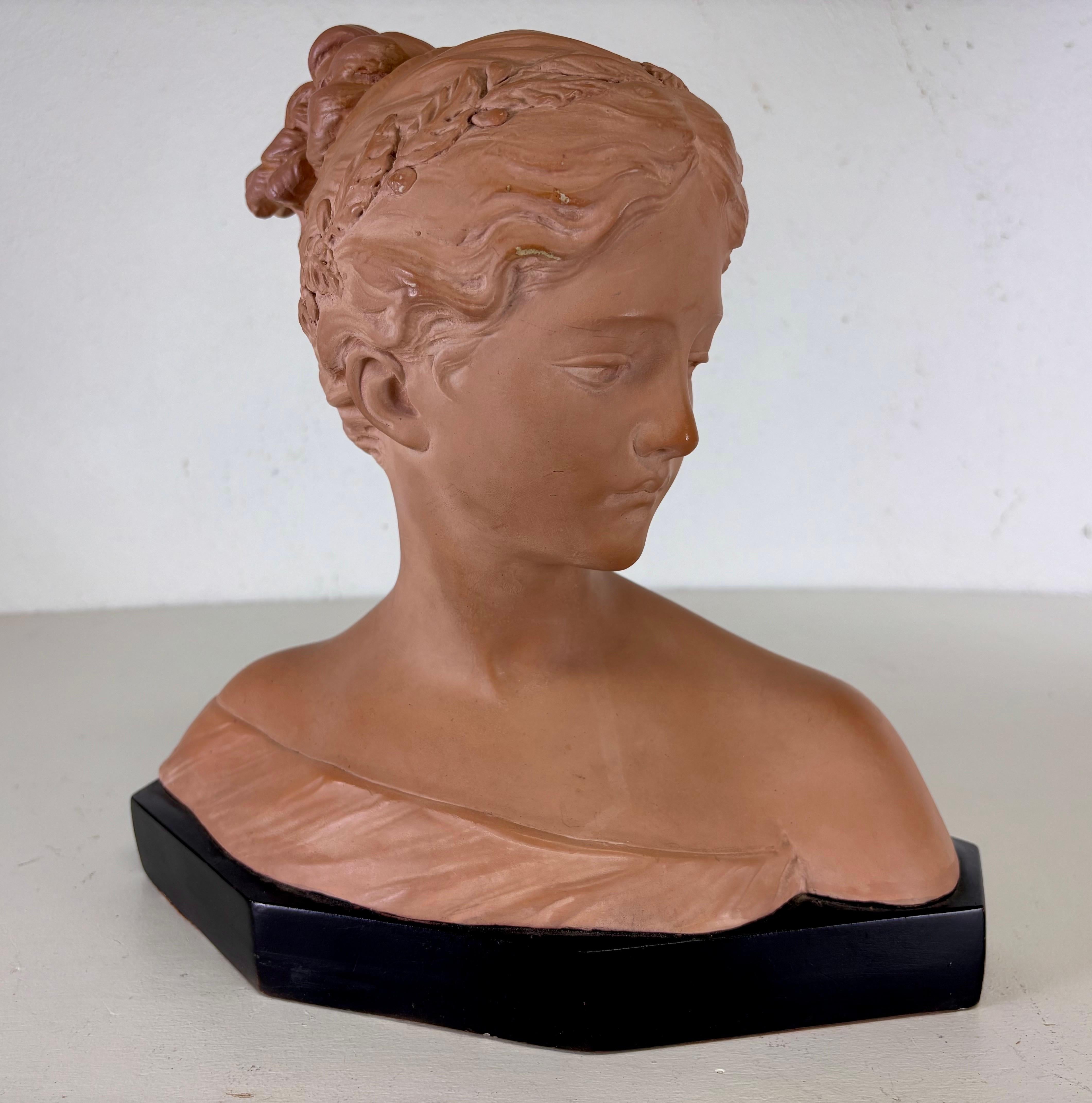 Scultura in gesso di una donna classica della metà del XX secolo in vendita 1