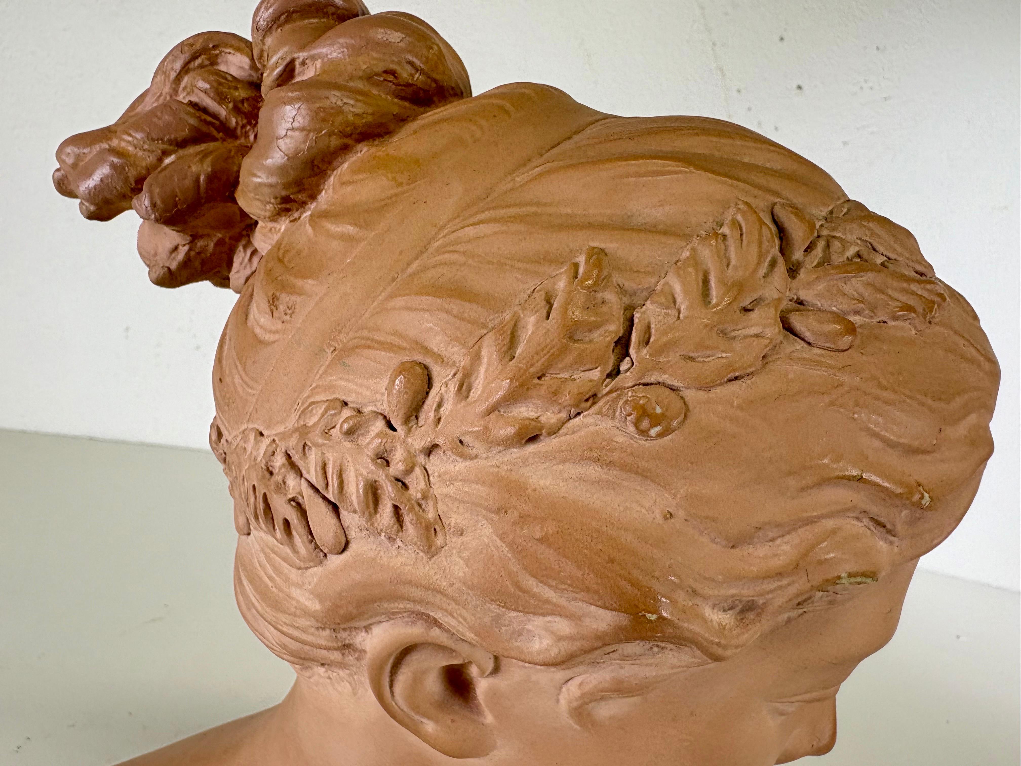 Scultura in gesso di una donna classica della metà del XX secolo in vendita 2