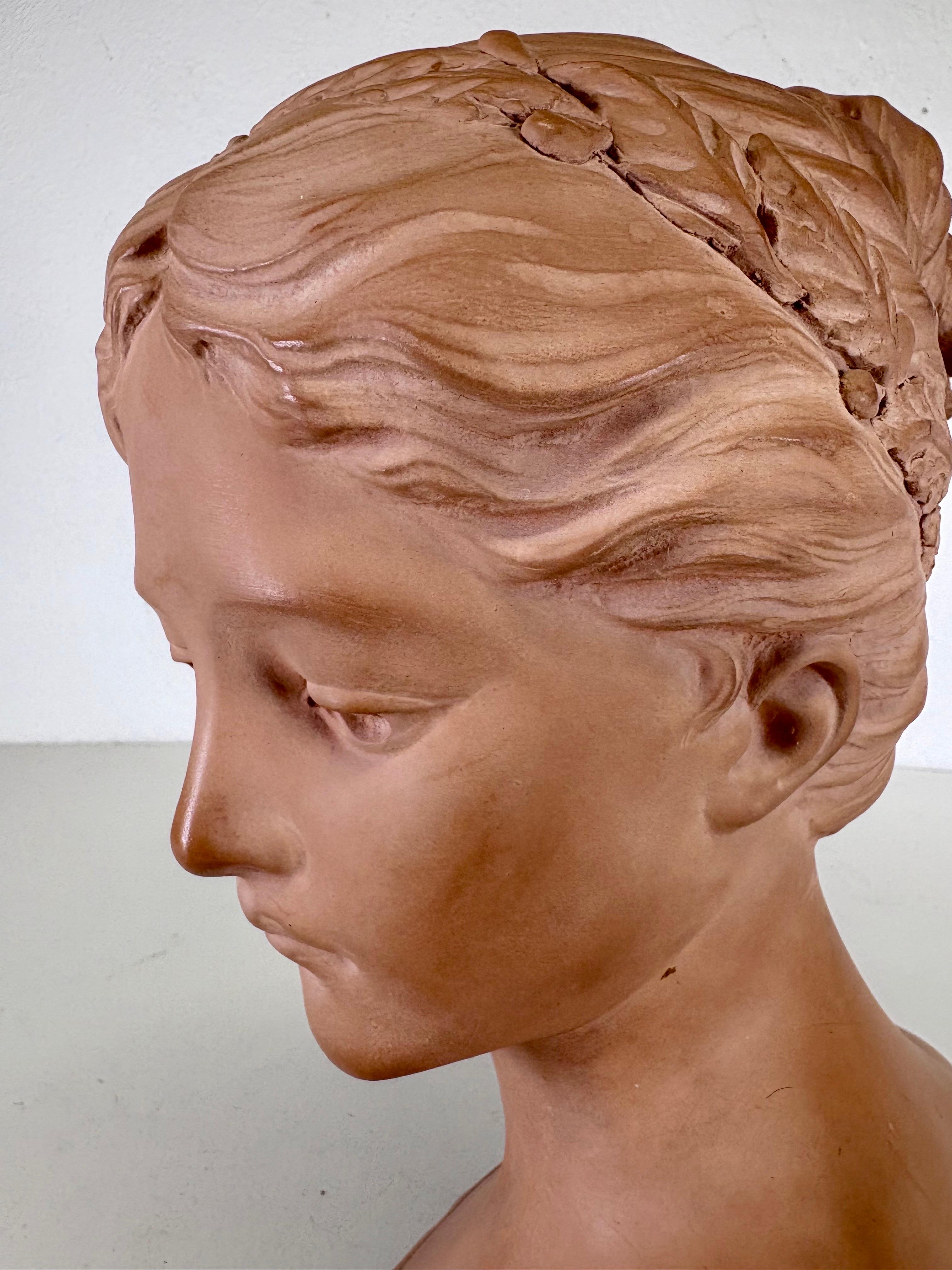 Scultura in gesso di una donna classica della metà del XX secolo in vendita 4