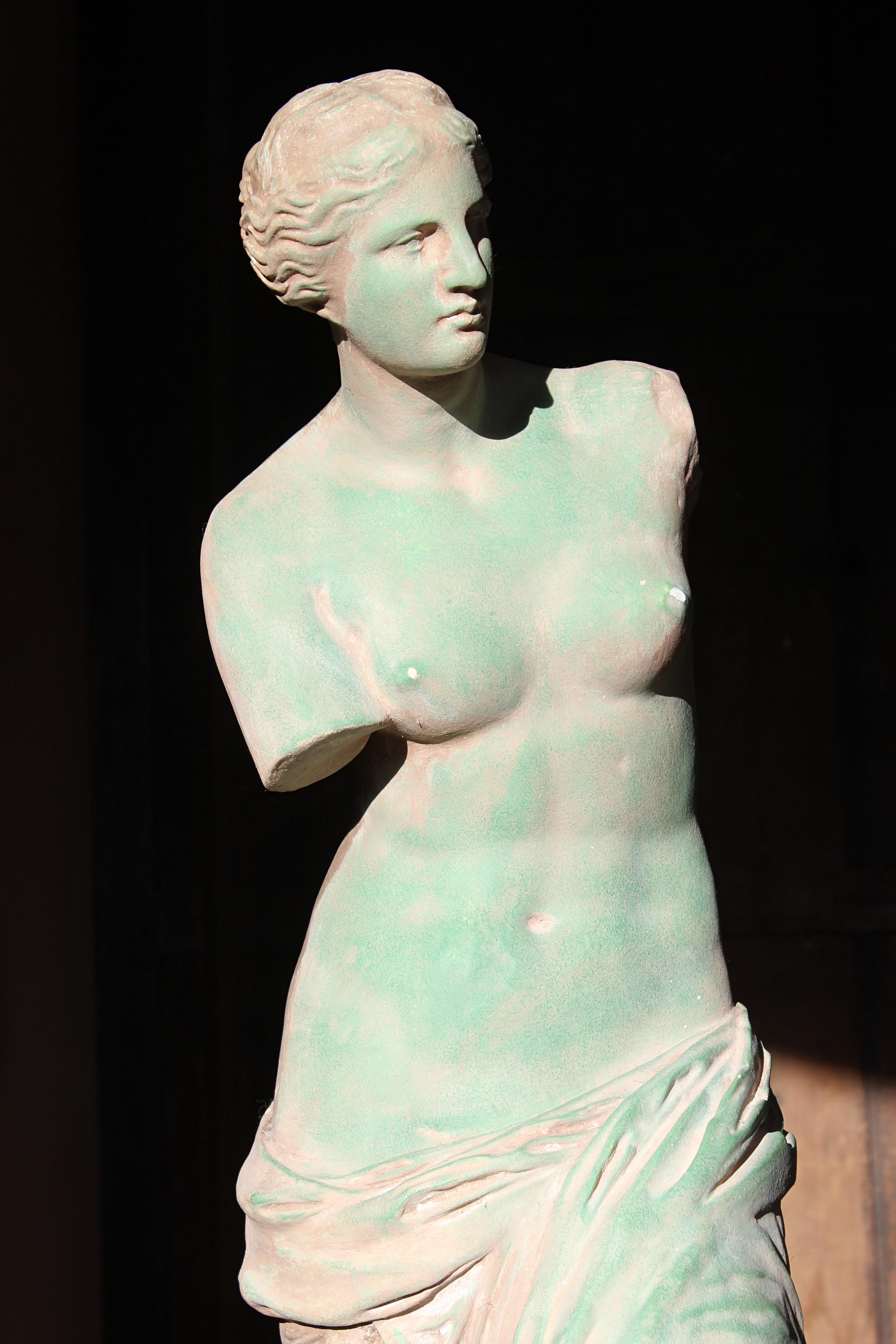 Mid 20th Century Plaster Venus De Milo Statue Grand Tour  In Good Condition In Lowestoft, GB