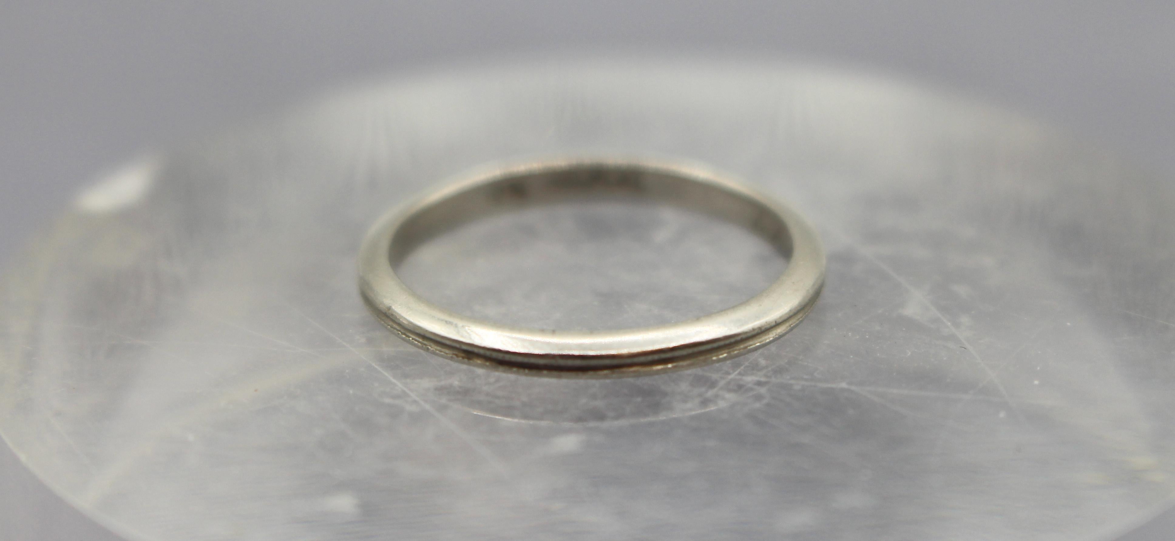 Sconosciuto Mid-20th Century Platinum Band in vendita