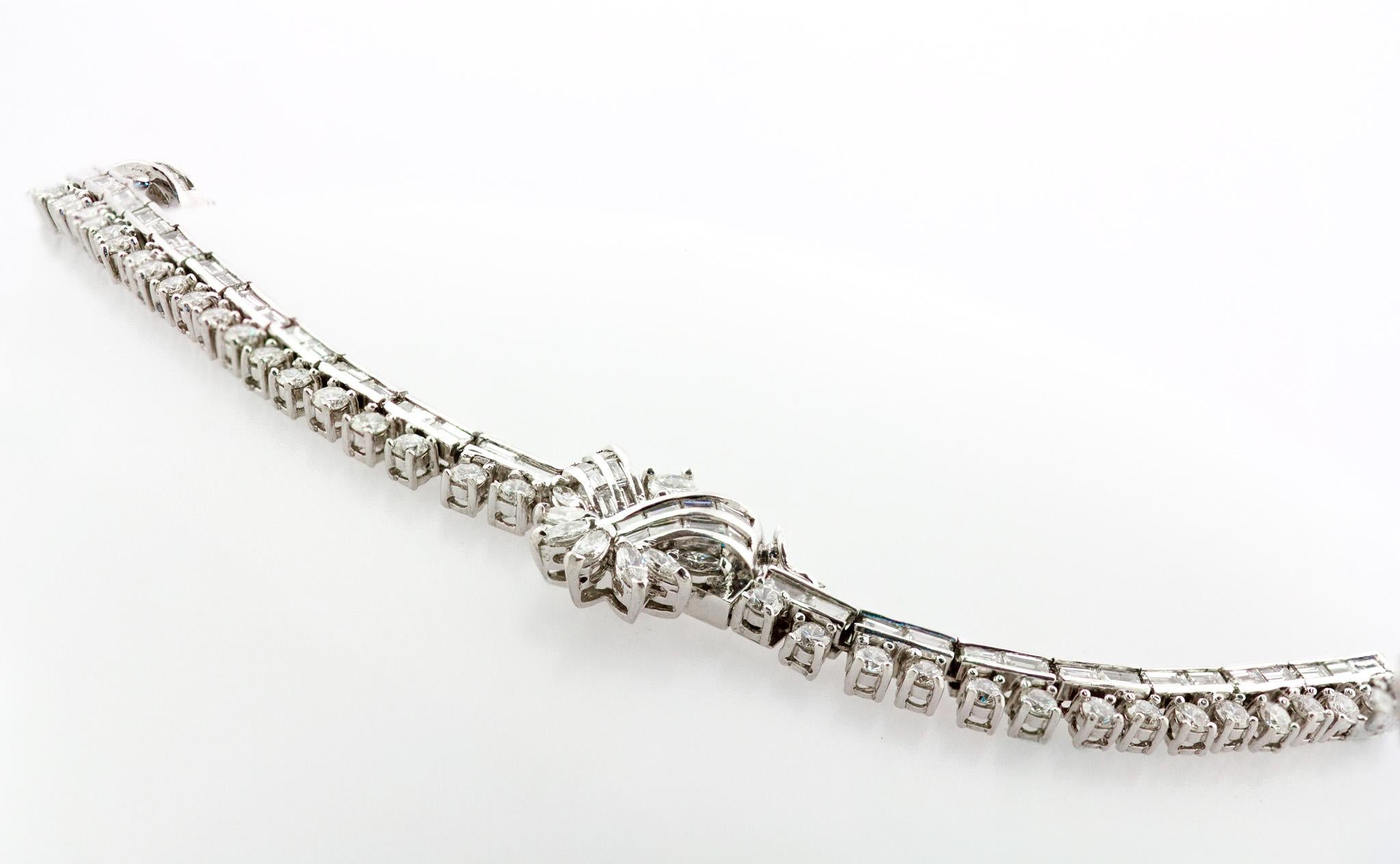 Collana in platino e diamanti taglio Vari della metà del XX secolo in vendita 4
