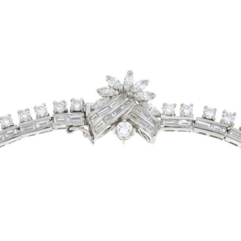 Contemporaneo Collana in platino e diamanti taglio Vari della metà del XX secolo in vendita