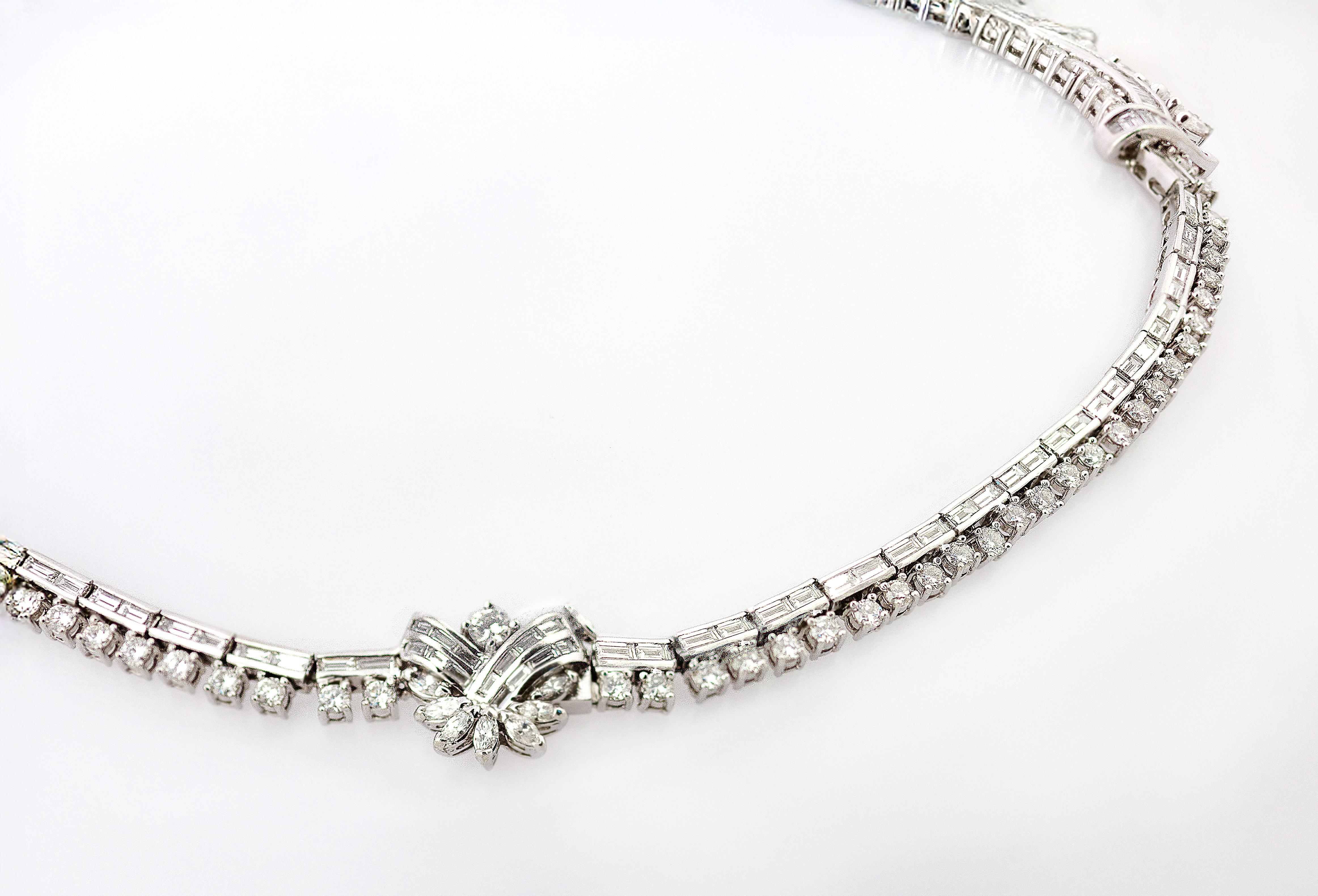 Collana in platino e diamanti taglio Vari della metà del XX secolo in vendita 1