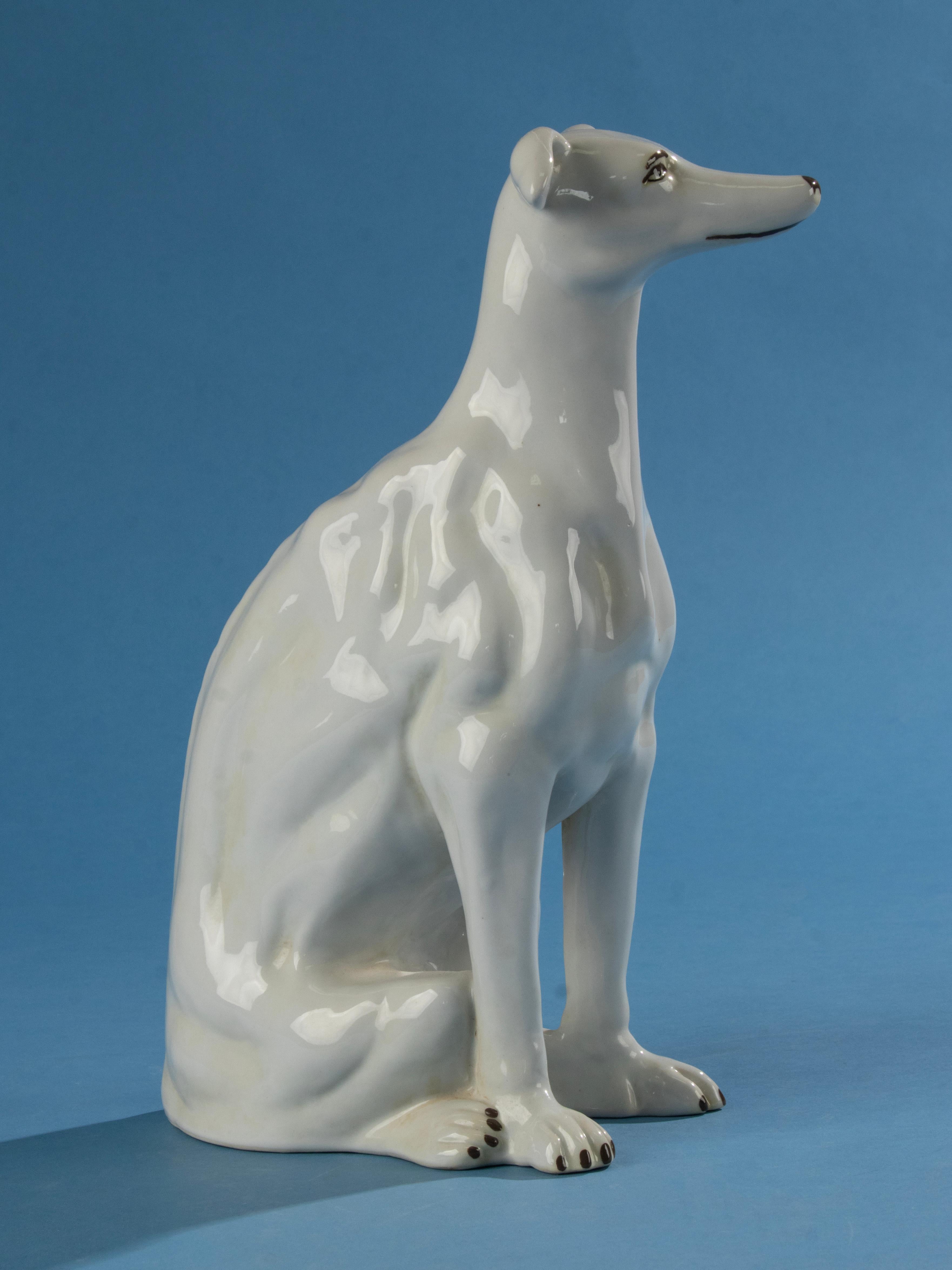 Mitte des 20. Jahrhunderts Porzellanfigur eines Windhundes  (Moderne) im Angebot