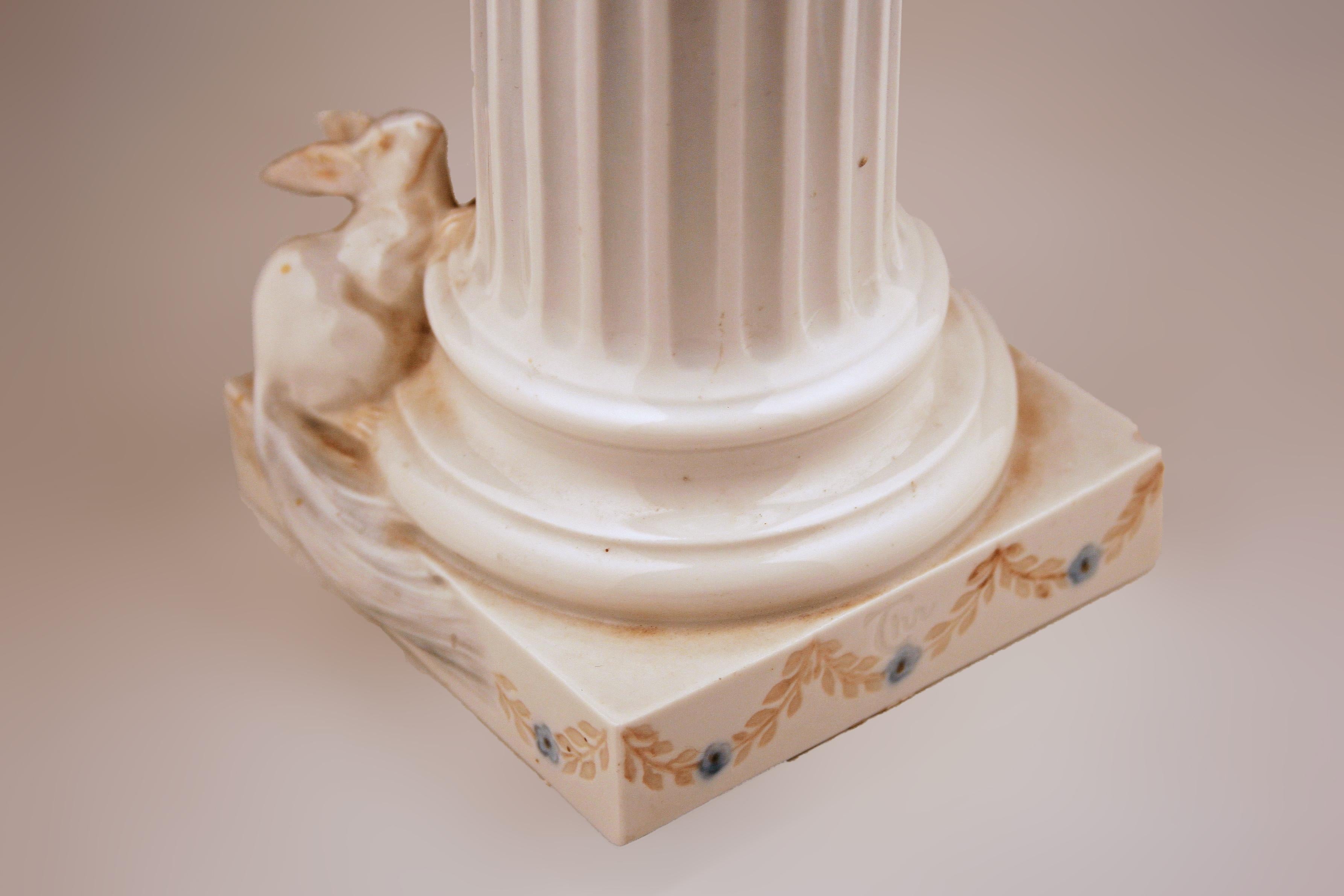 Sculpture en porcelaine du milieu du 20e siècle représentant un faune et un lapin par Royal Copenhagen Bon état - En vente à North Miami, FL