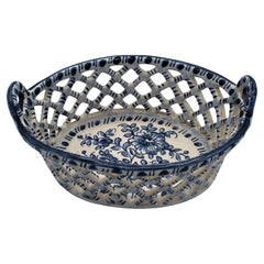 Panier en faïence portugaise du milieu du 20e siècle par Fabrica Sant'Anna