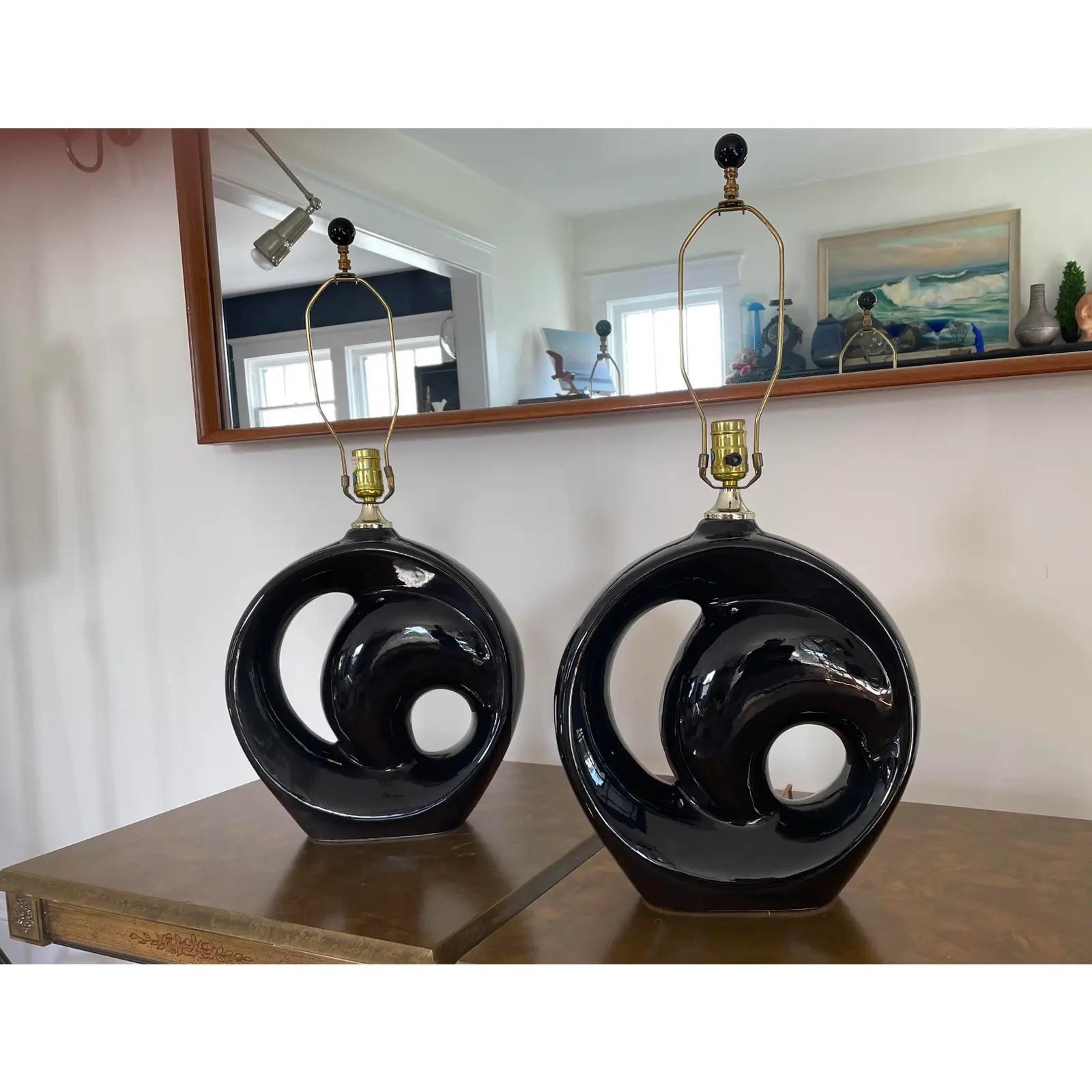 Mid 20th Century Postmodern Ceramic Swirl Lamps, a Pair In Good Condition For Sale In W Allenhurst, NJ