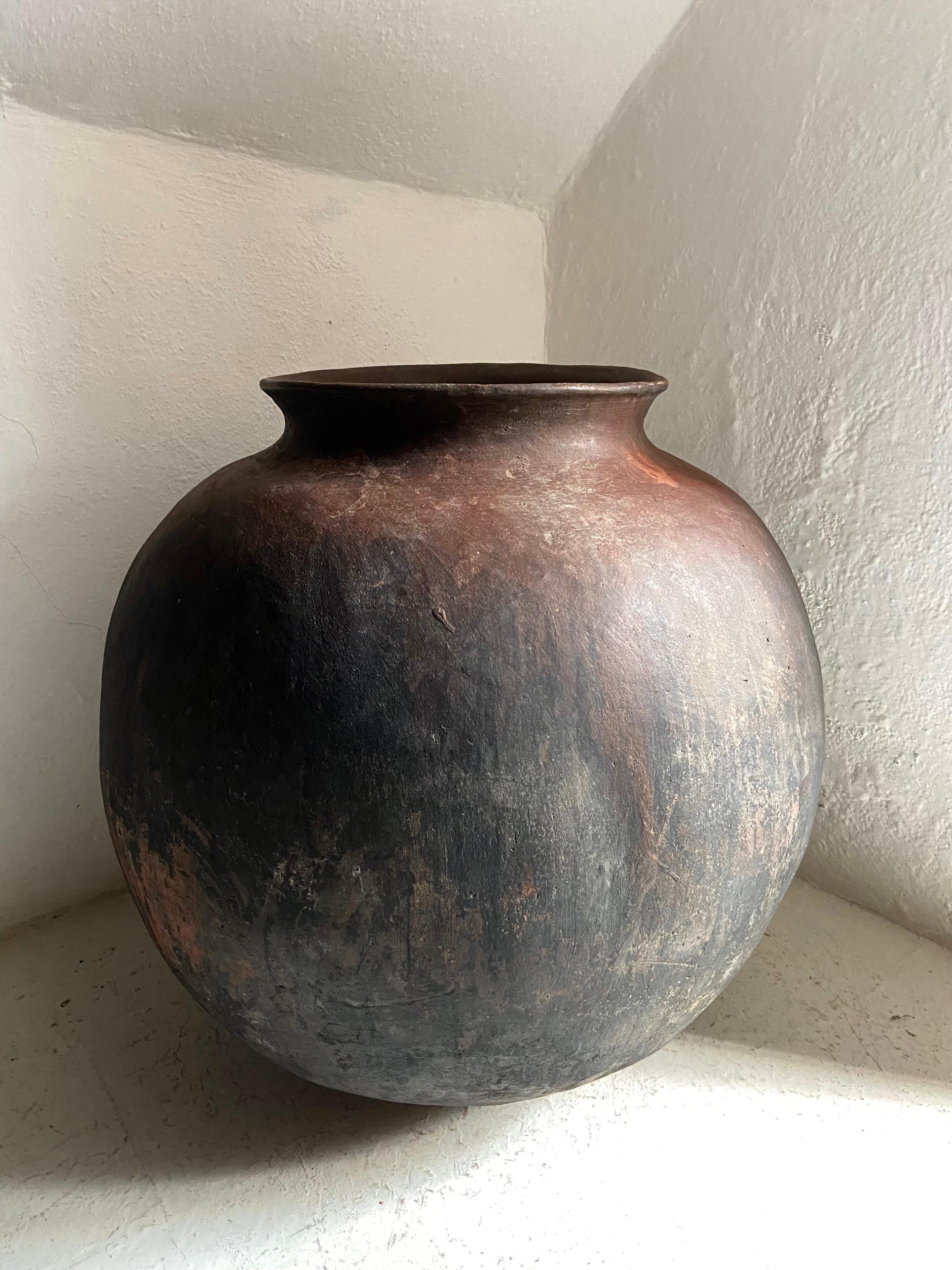 Mid-20th Century Pot from Mexico In Fair Condition In San Miguel de Allende, Guanajuato