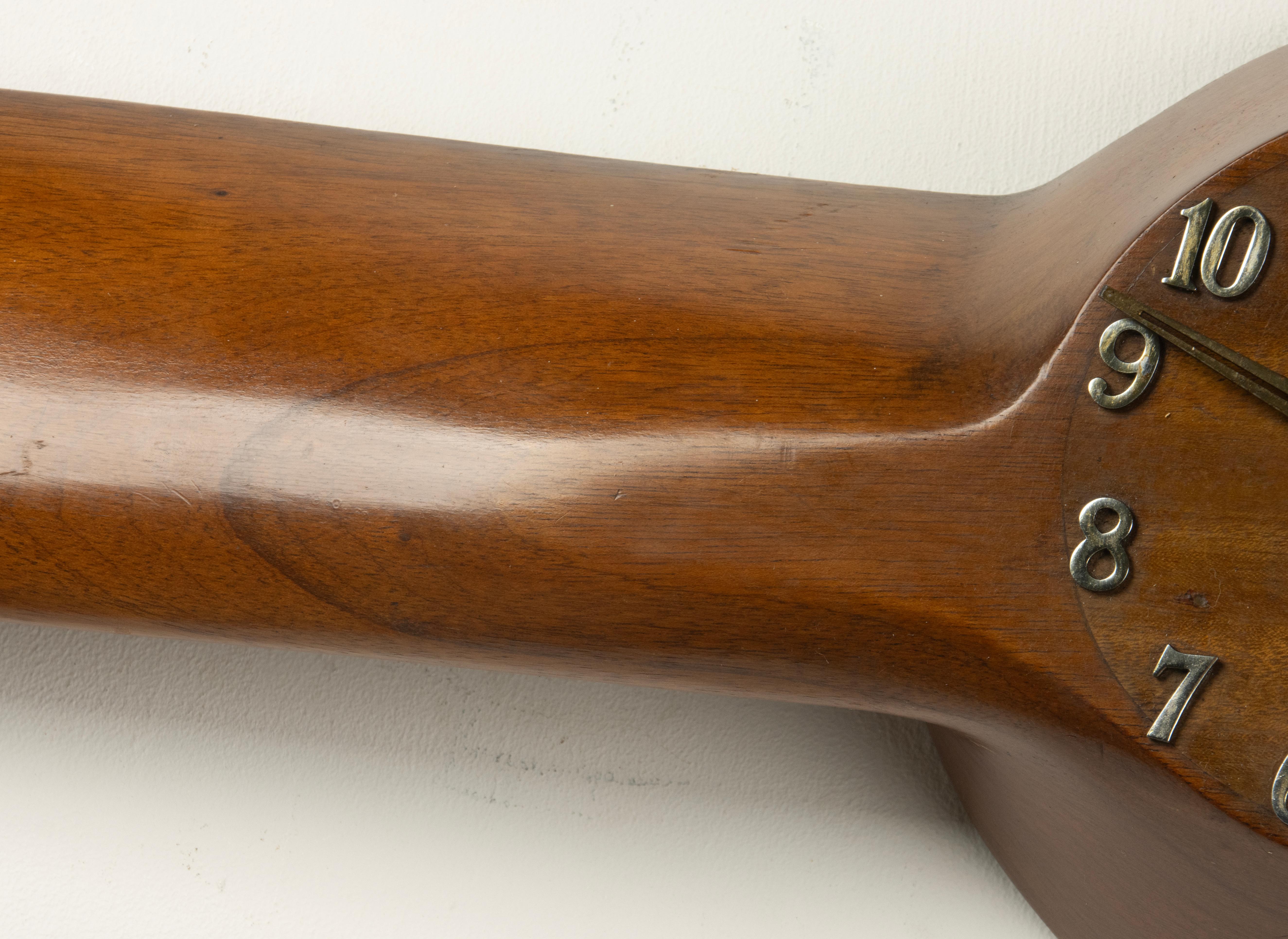 Mid-20th Century Propeller Clock - Wood - Aviation Design In Good Condition For Sale In Casteren, Noord-Brabant