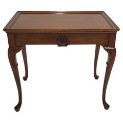 Mesa de té de caoba estilo Queen Anne de mediados del siglo XX con bandejas extraíbles