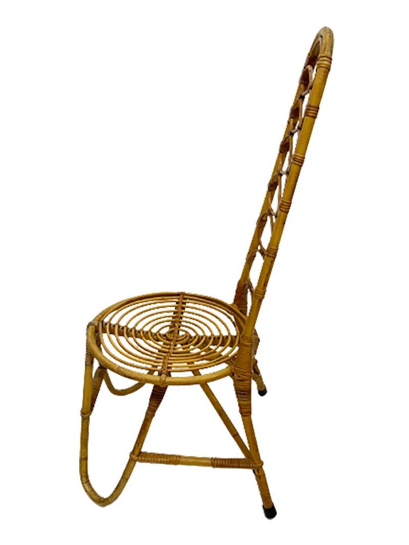 Bamboo Mid-20th Century rattan and bamboo set of a chair and a magazine rack For Sale