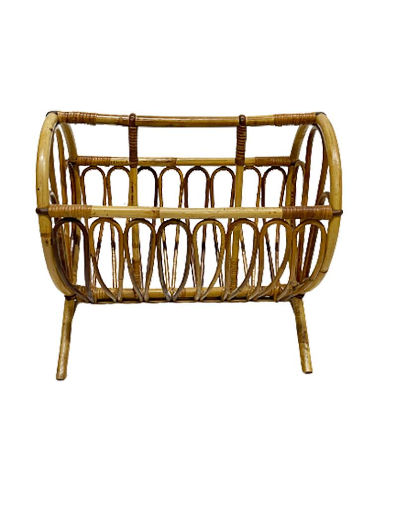 Mid-20th Century rattan and bamboo set of a chair and a magazine rack For Sale 4