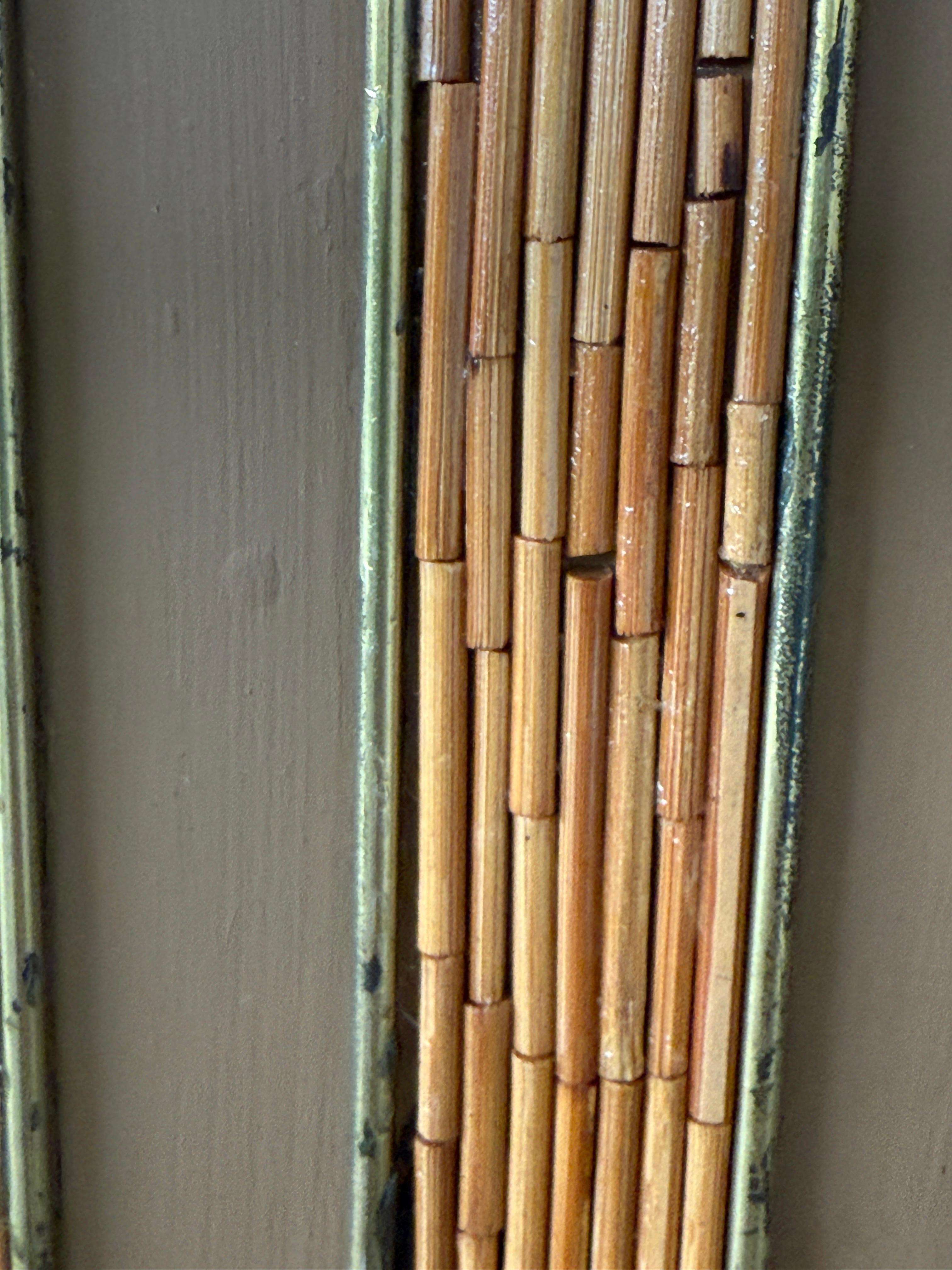 Mitte des 20. Jahrhunderts Rattan Inlay Messing gerahmt Wandspiegel im Angebot 2