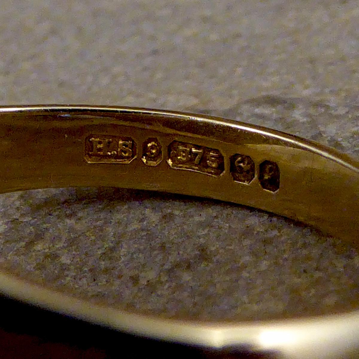Mid-20th Century Rectangular Framed Signet Ring in 9 Carat Yellow Gold 3