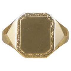 Retro Mid-20th Century Rectangular Framed Signet Ring in 9 Carat Yellow Gold