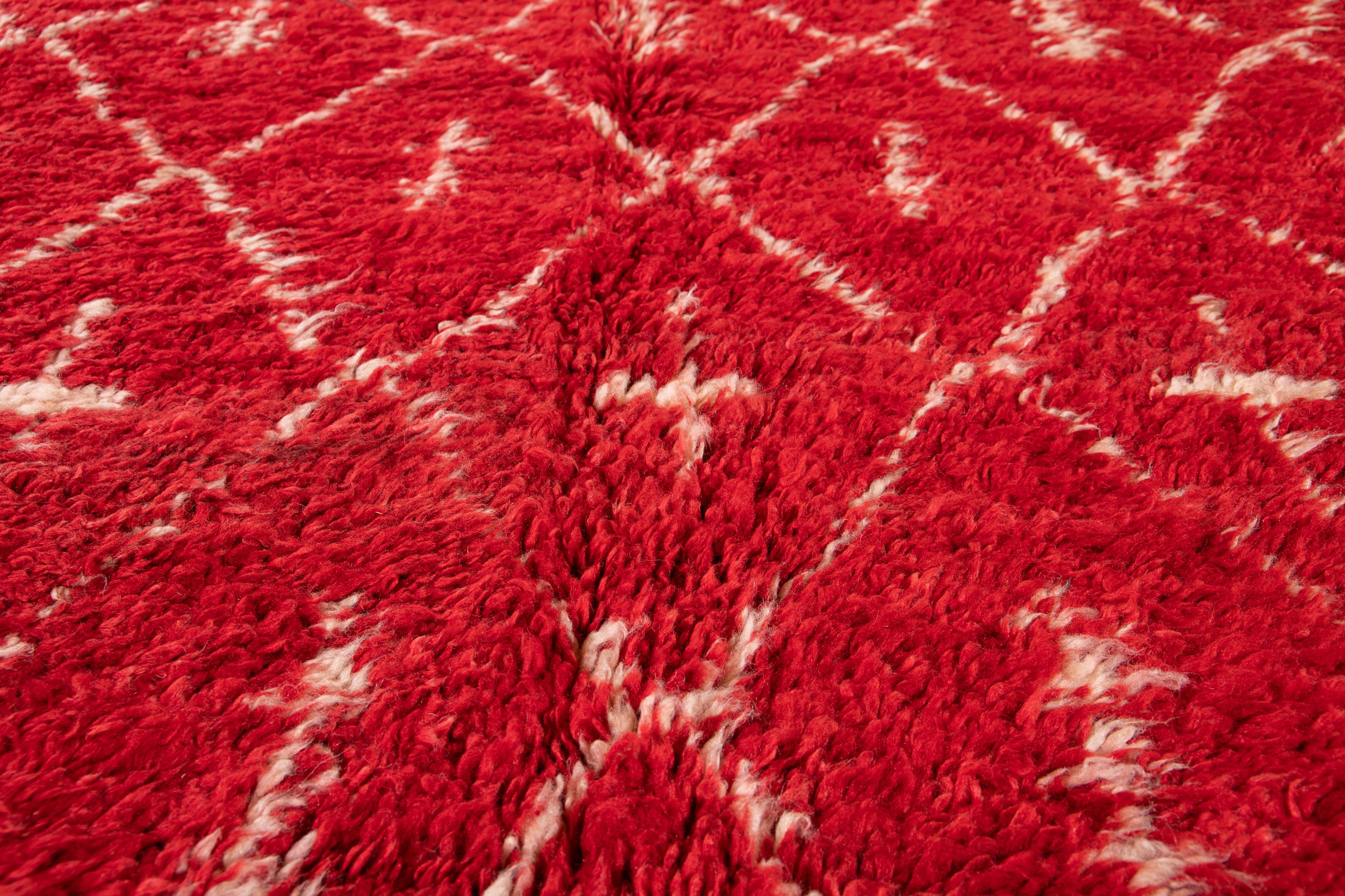 Mid-20th Century Red Moroccan Tribal Wool Rug For Sale 7