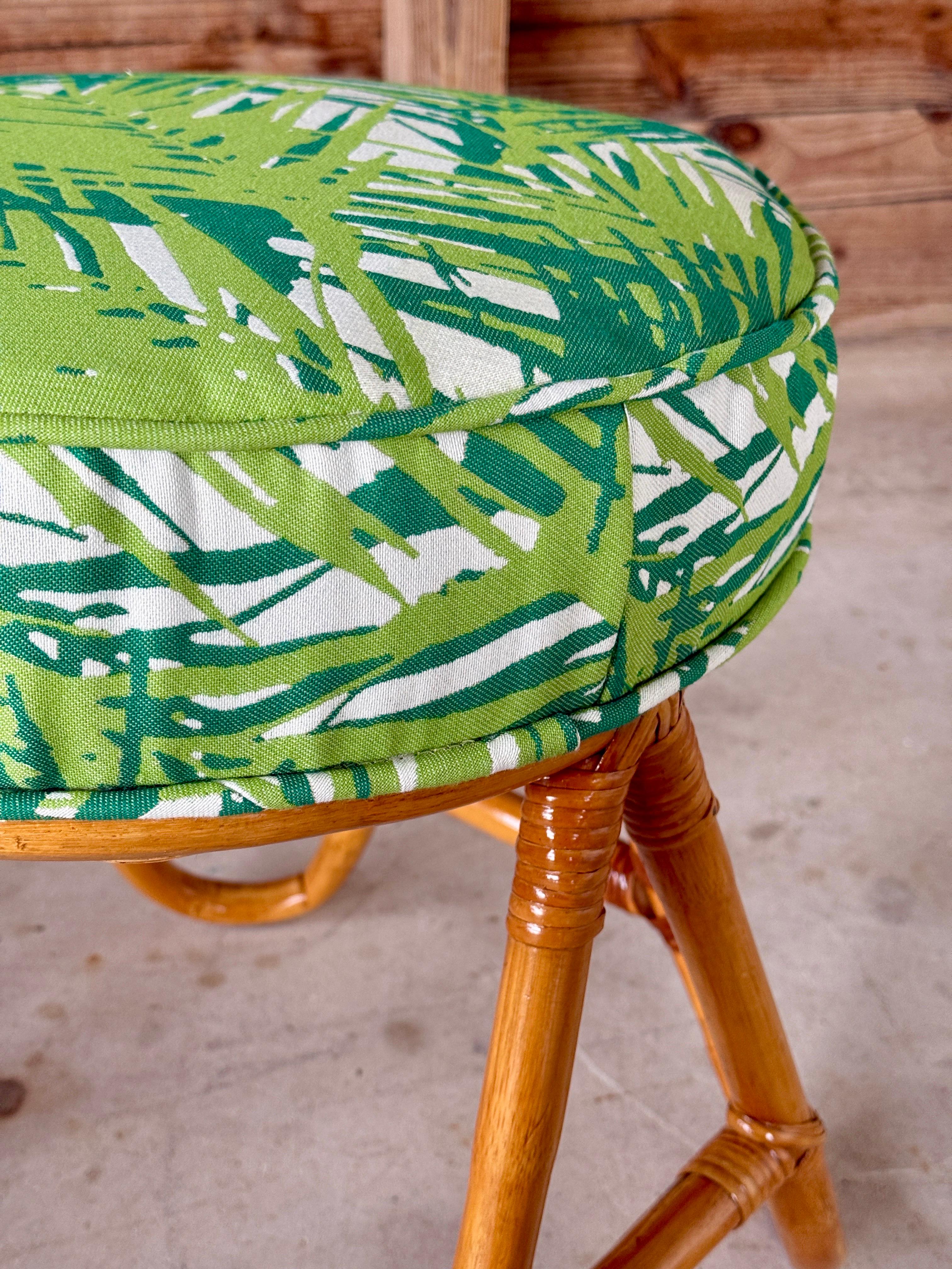 Mitte des 20. Jahrhunderts Refinished Bent Rattan Ottoman oder Fußbank Custom gepolstert im Angebot 6