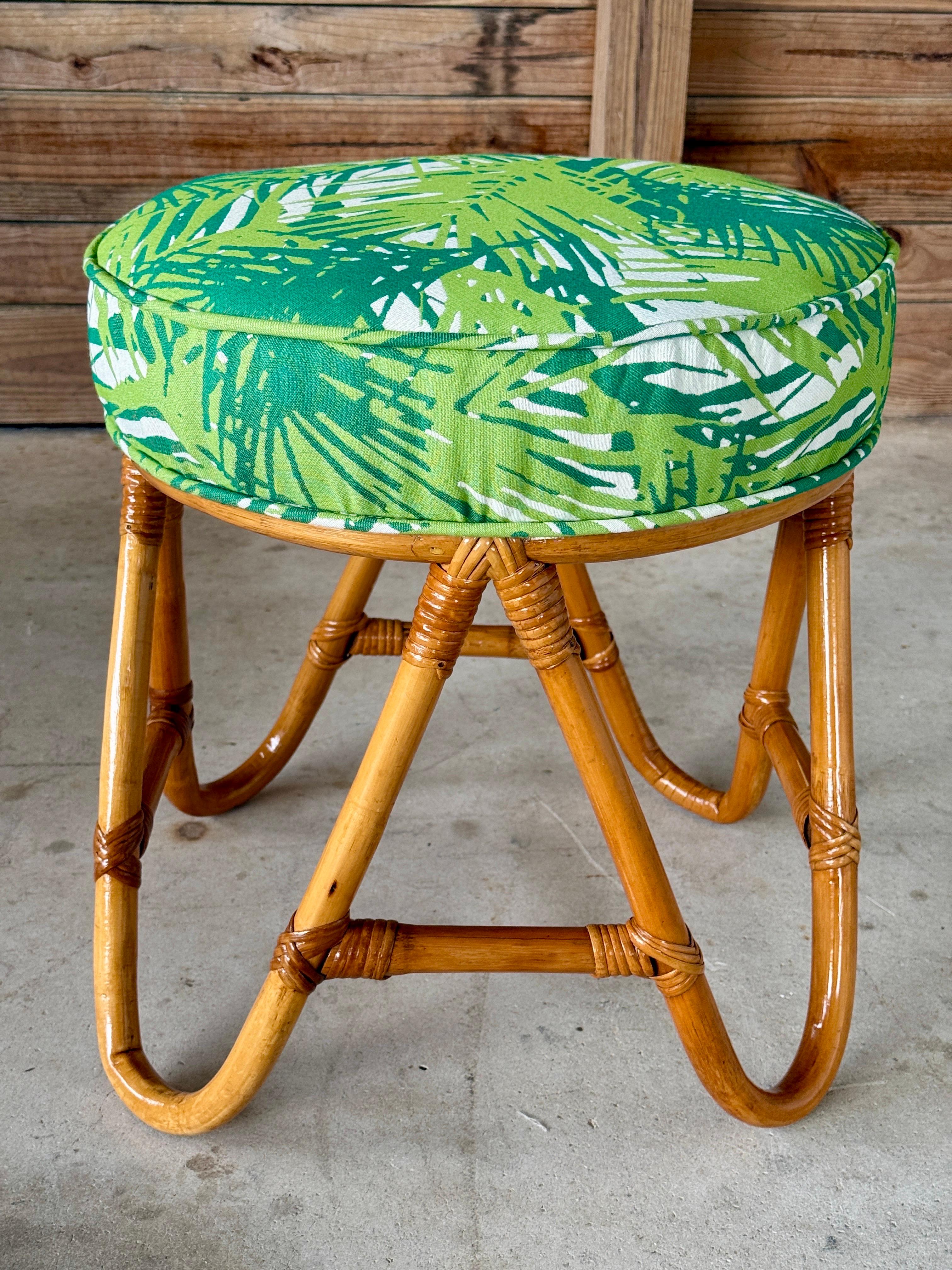 Mitte des 20. Jahrhunderts Refinished Bent Rattan Ottoman oder Fußbank Custom gepolstert im Angebot 7