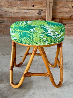 Mitte des 20. Jahrhunderts Refinished Bent Rattan Ottoman oder Fußbank Custom gepolstert