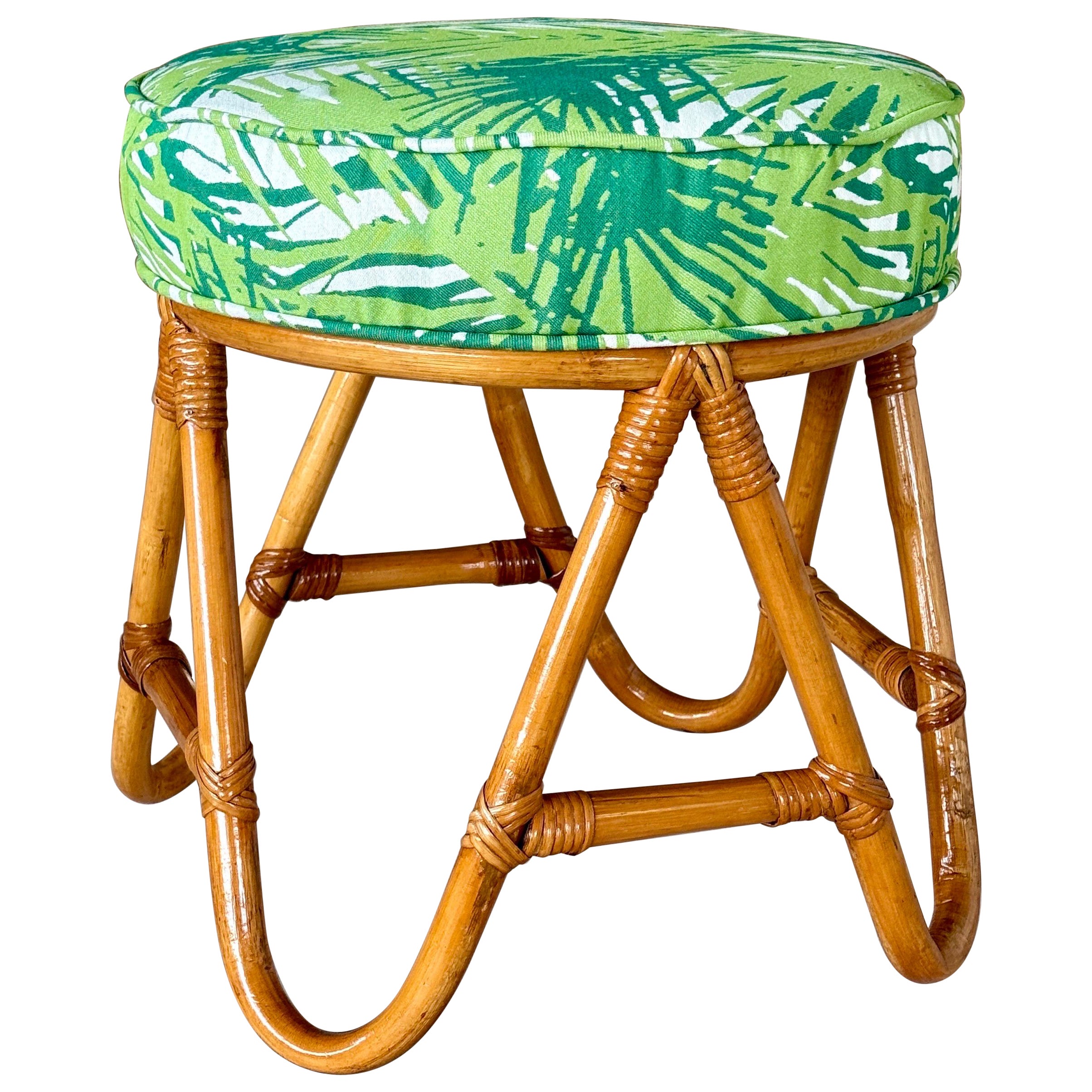 Mitte des 20. Jahrhunderts Refinished Bent Rattan Ottoman oder Fußbank Custom gepolstert im Angebot