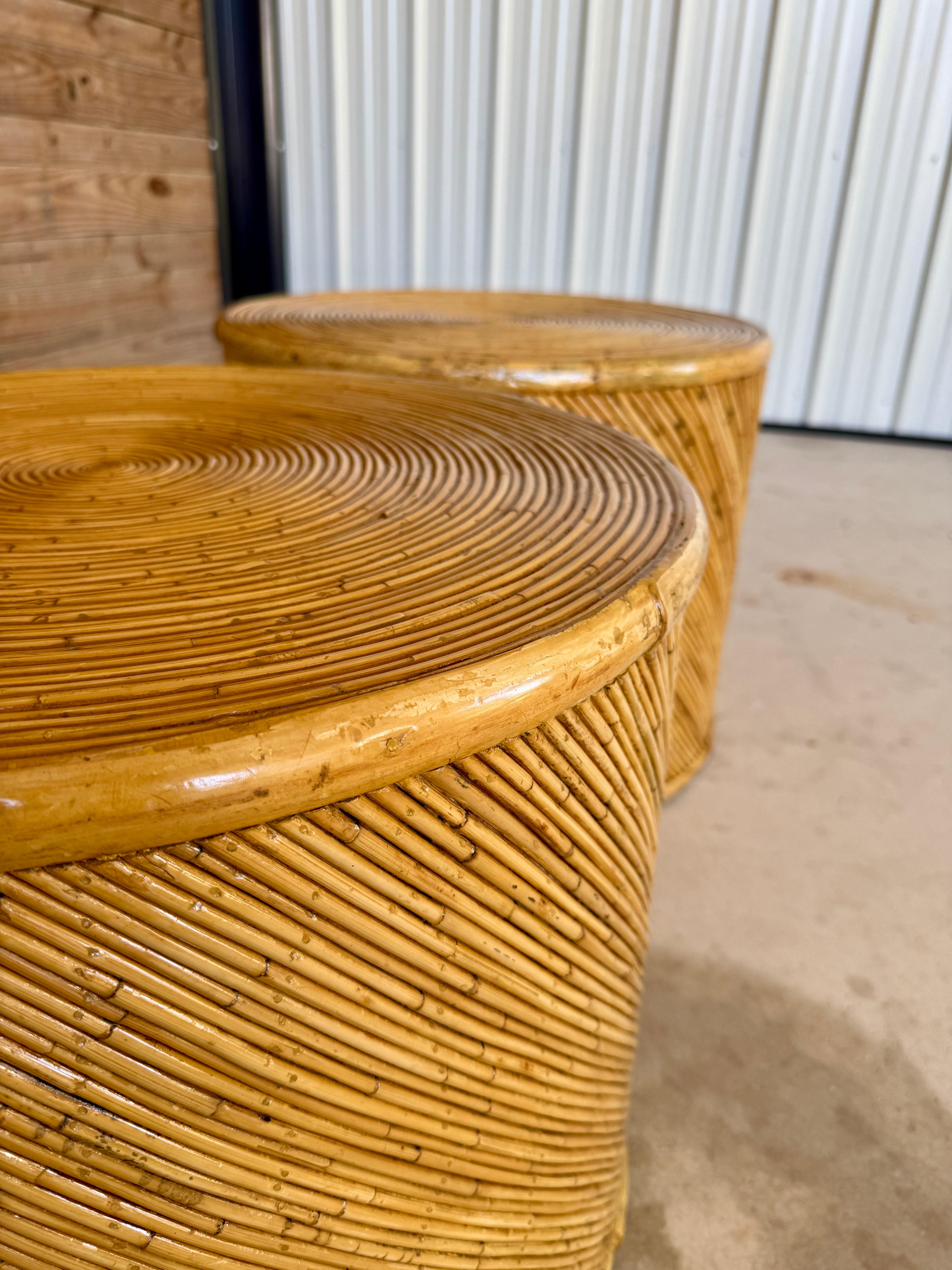 Rattan-Beistelltische aus der Mitte des 20. Jahrhunderts von Maitland-Smith (Philippinisch) im Angebot