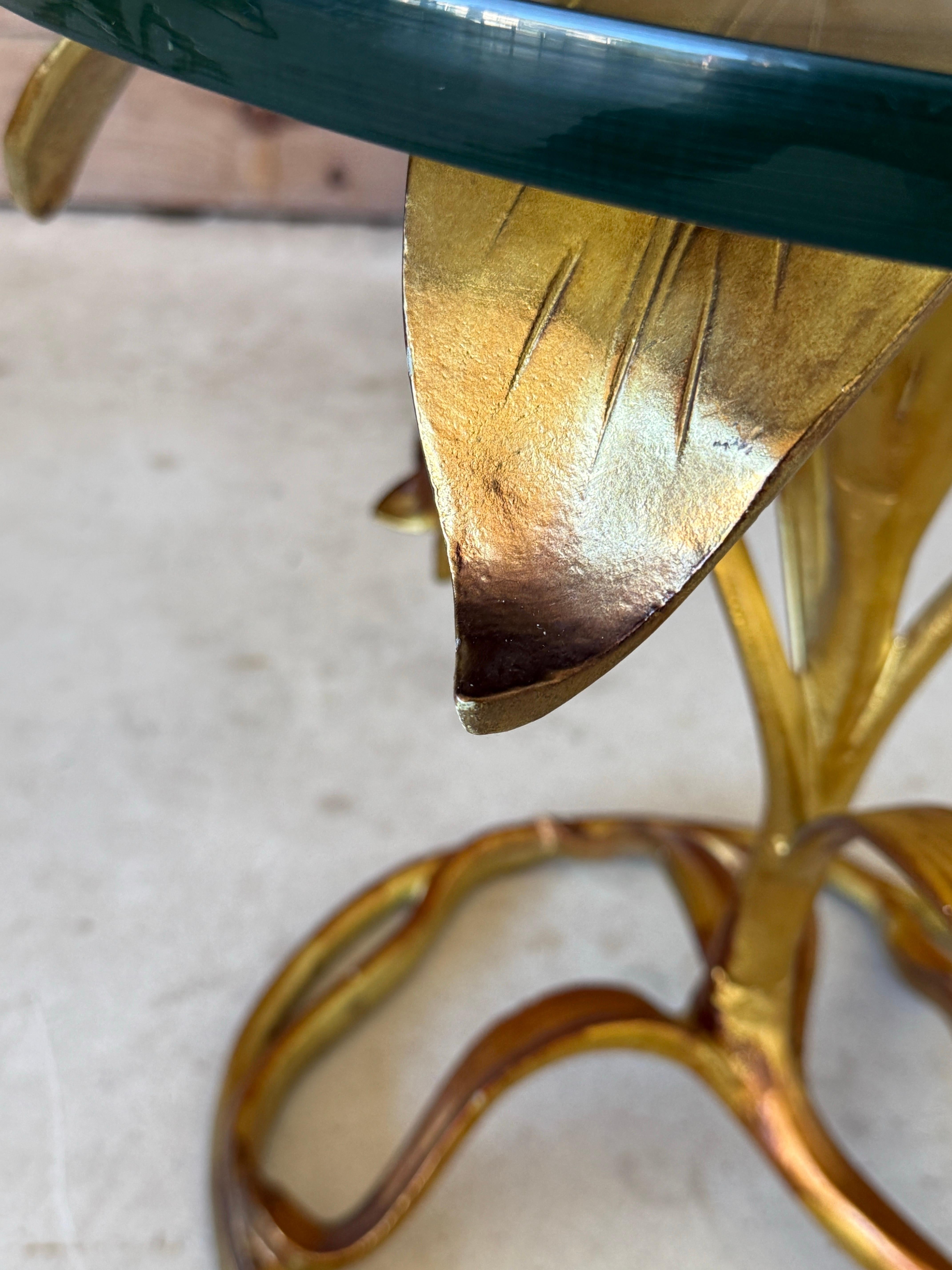 Mid-20th Century Regency Gilt Lily Flower Side Tables by Arthur Court – Pair In Good Condition For Sale In North Fort Myers, FL