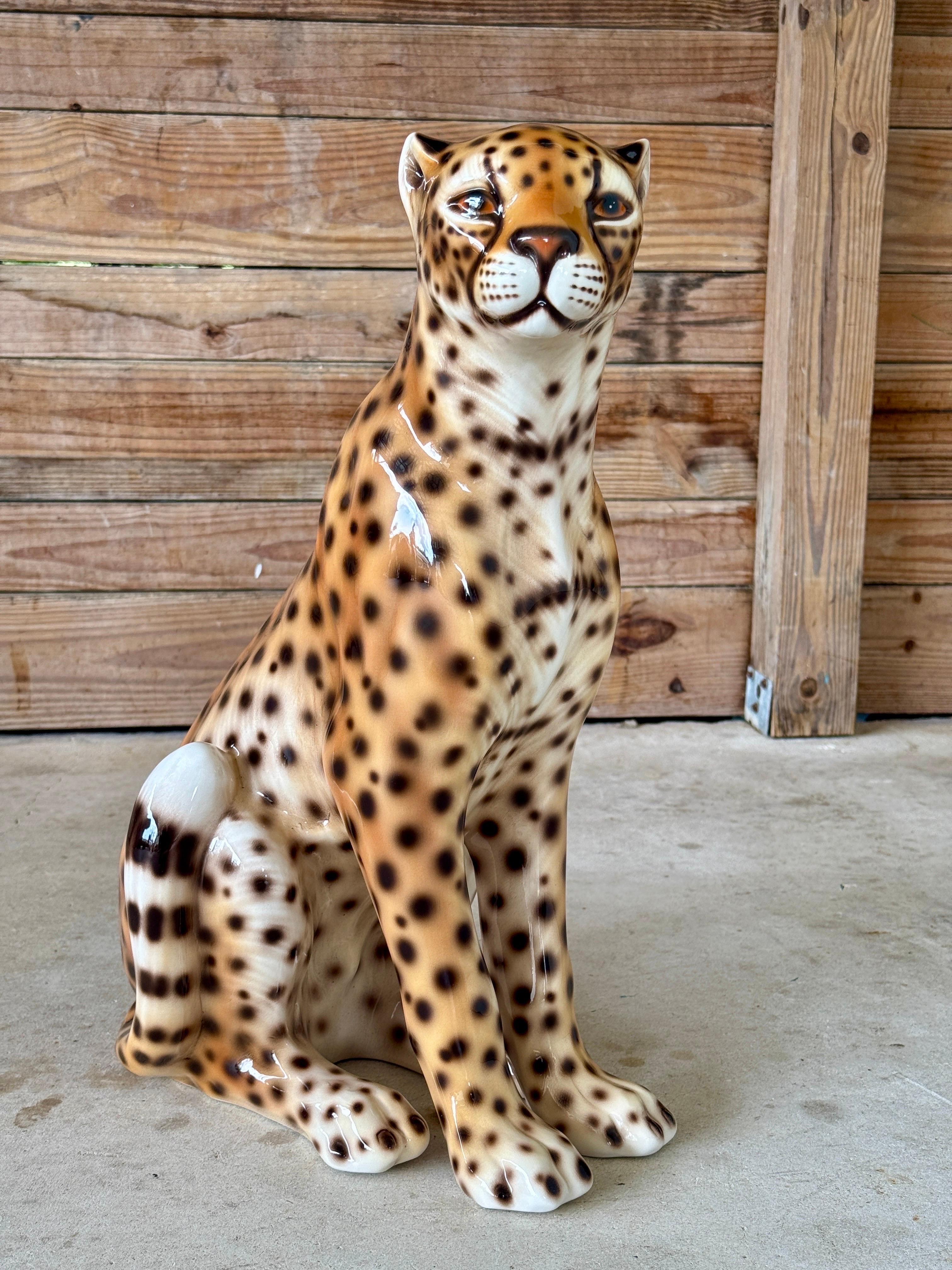 Moulage Statue de guépard en porcelaine émaillée italienne du milieu du 20e siècle en vente