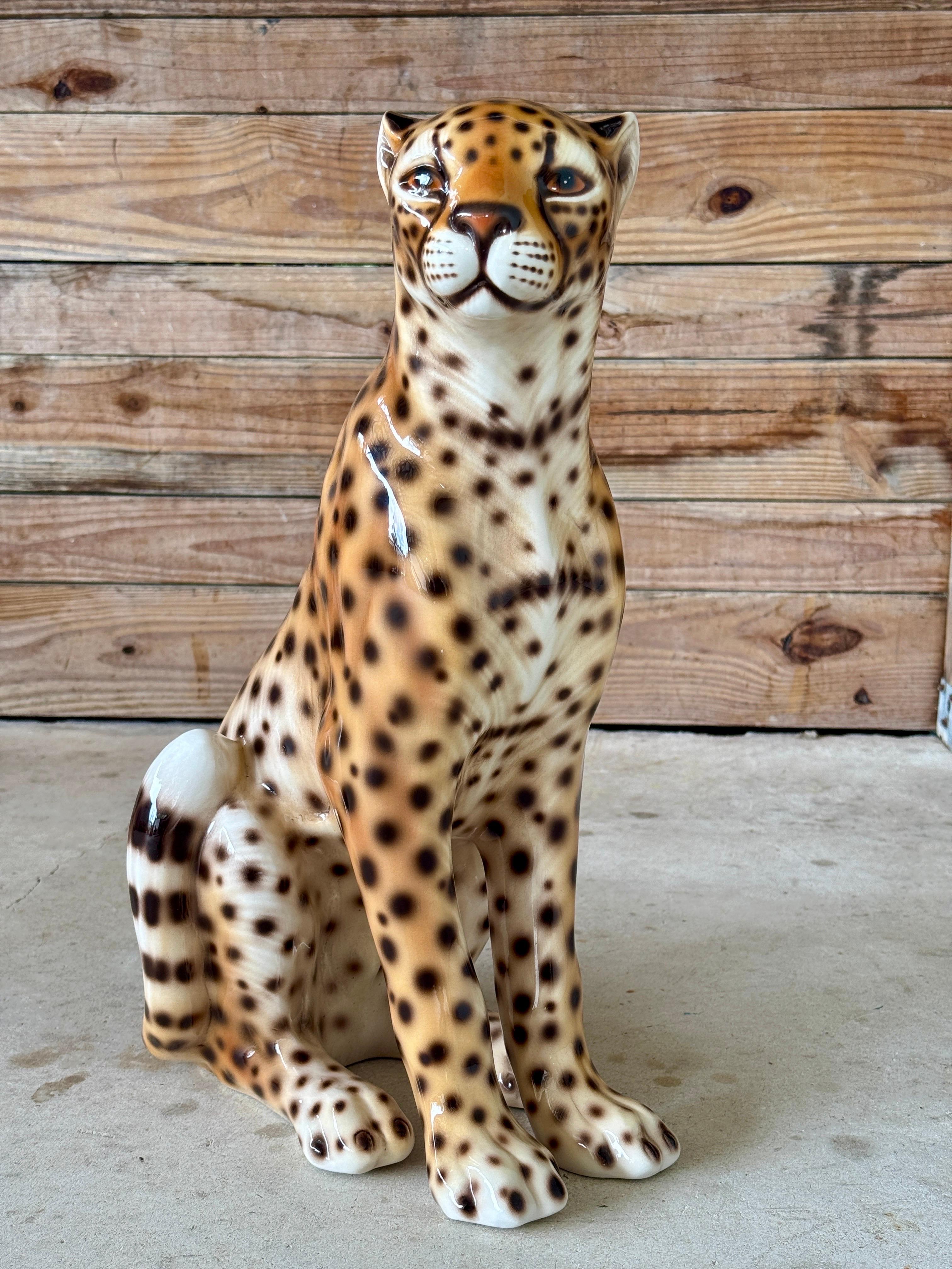 Statue de guépard en porcelaine émaillée italienne du milieu du 20e siècle Bon état - En vente à North Fort Myers, FL