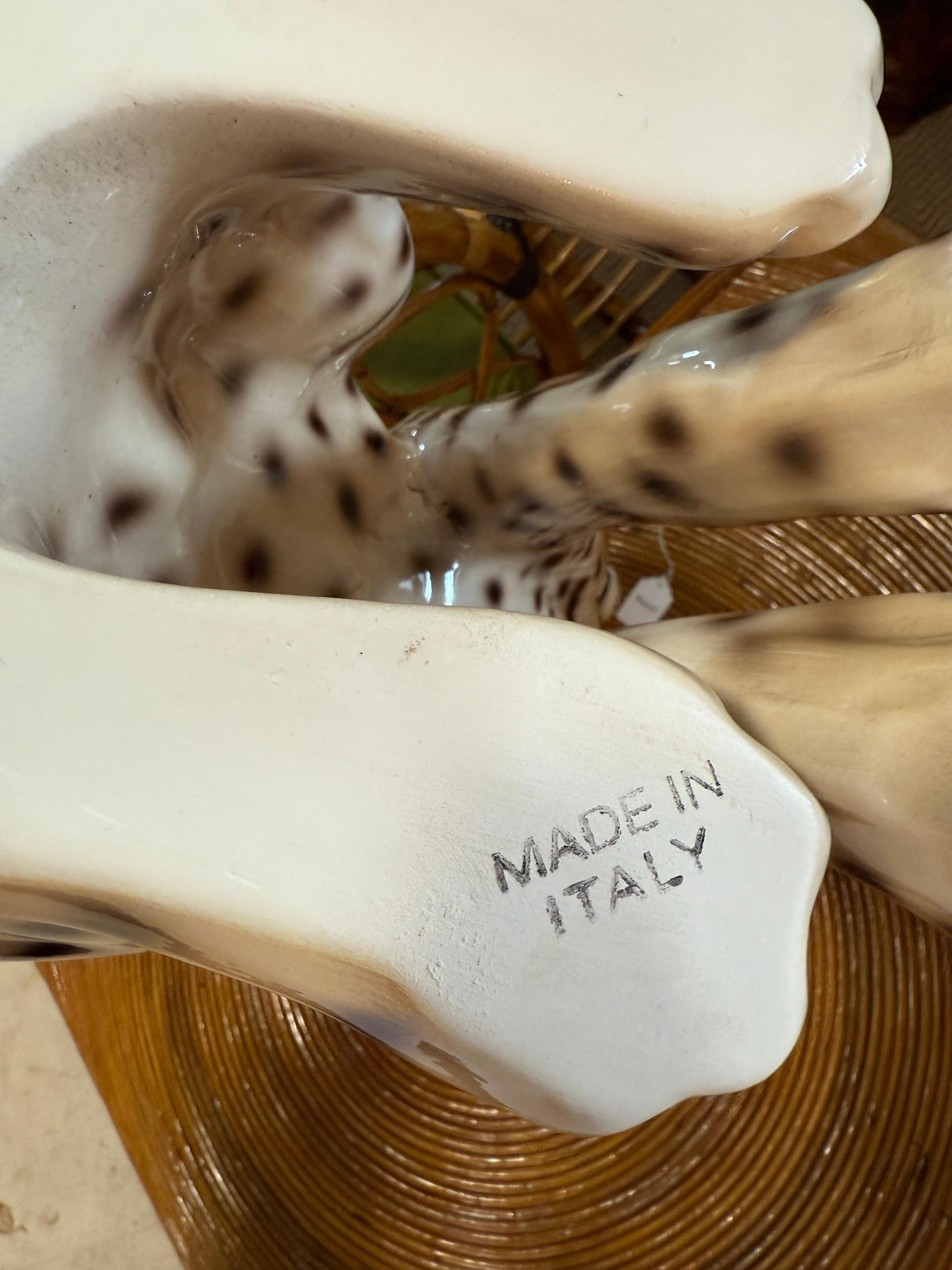 Statue de guépard en porcelaine émaillée italienne du milieu du 20e siècle en vente 2
