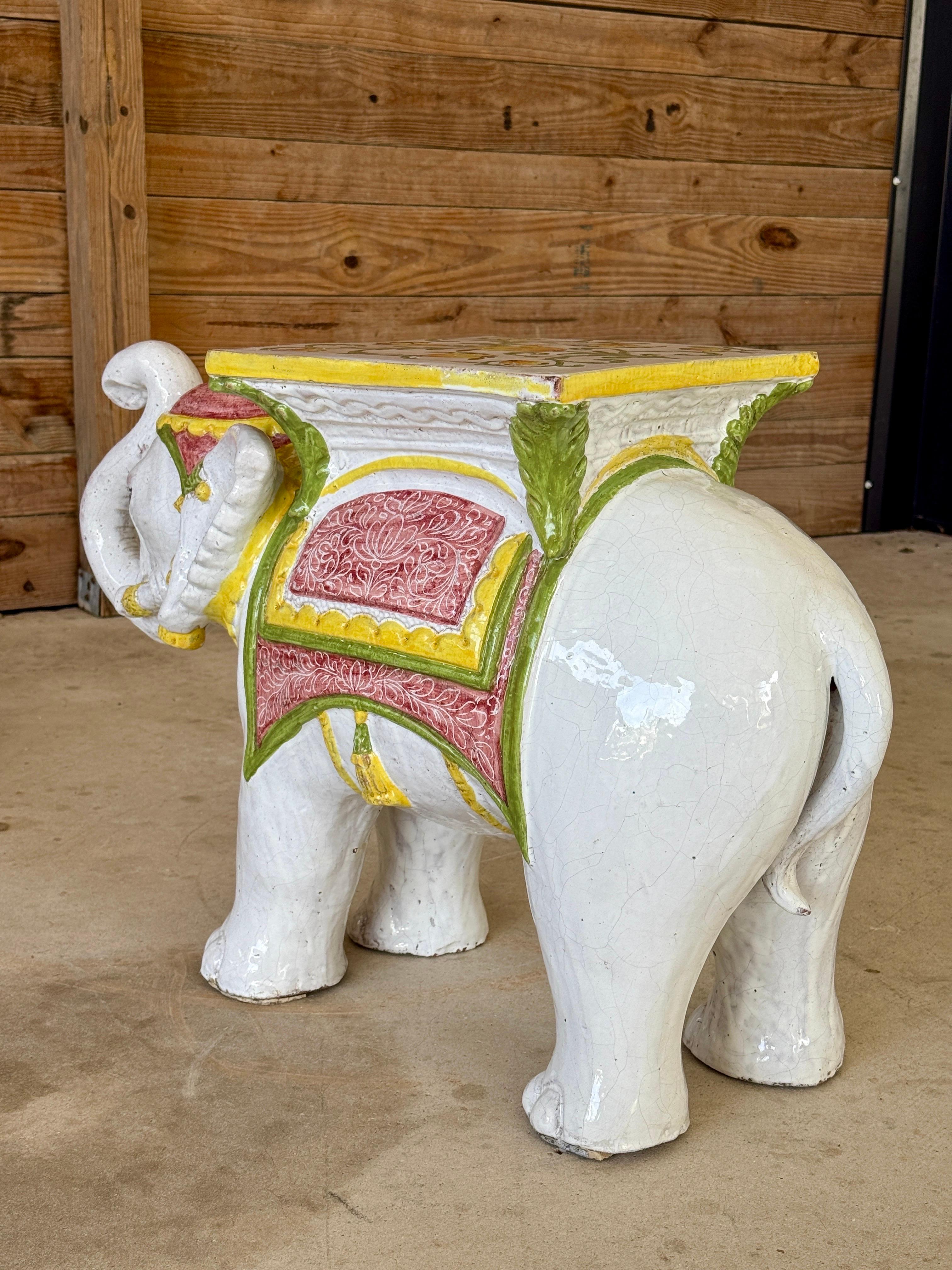 Sièges de jardin ou d'appoint pour éléphants en terre cuite émaillée de la Régence italienne du milieu du 20e siècle en vente 3