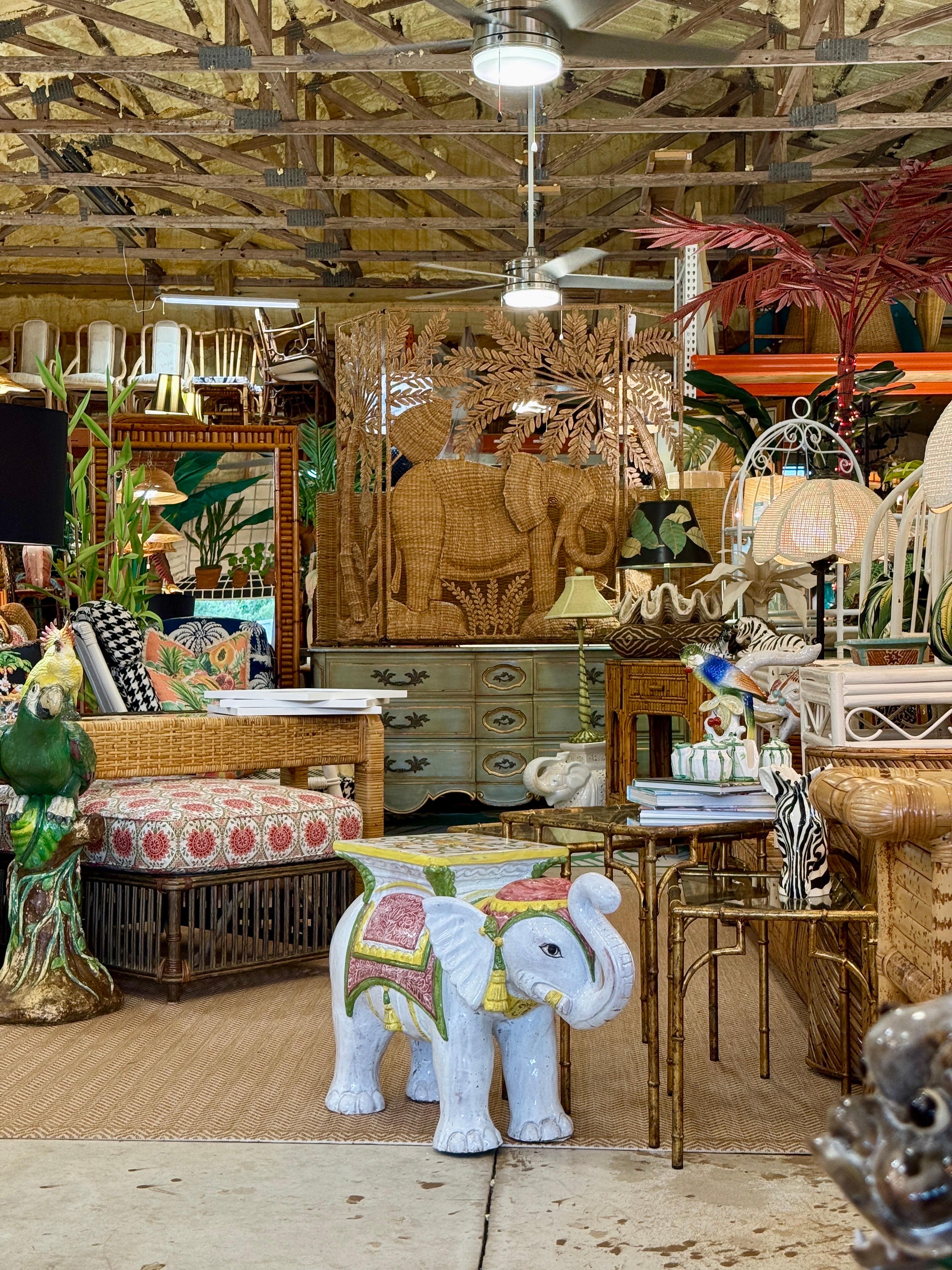 Sièges de jardin ou d'appoint pour éléphants en terre cuite émaillée de la Régence italienne du milieu du 20e siècle en vente 10