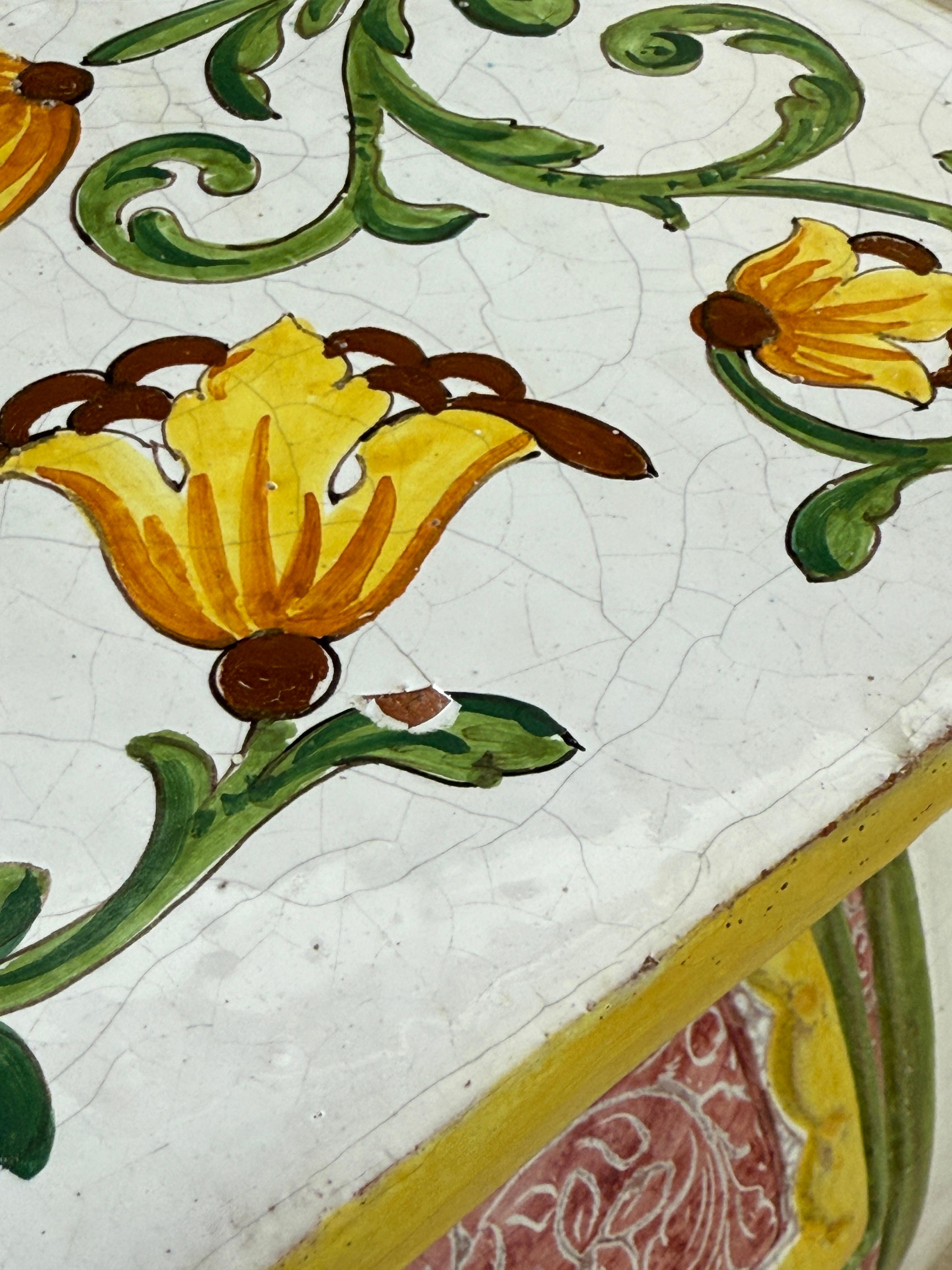 Regency Sièges de jardin ou d'appoint pour éléphants en terre cuite émaillée de la Régence italienne du milieu du 20e siècle en vente