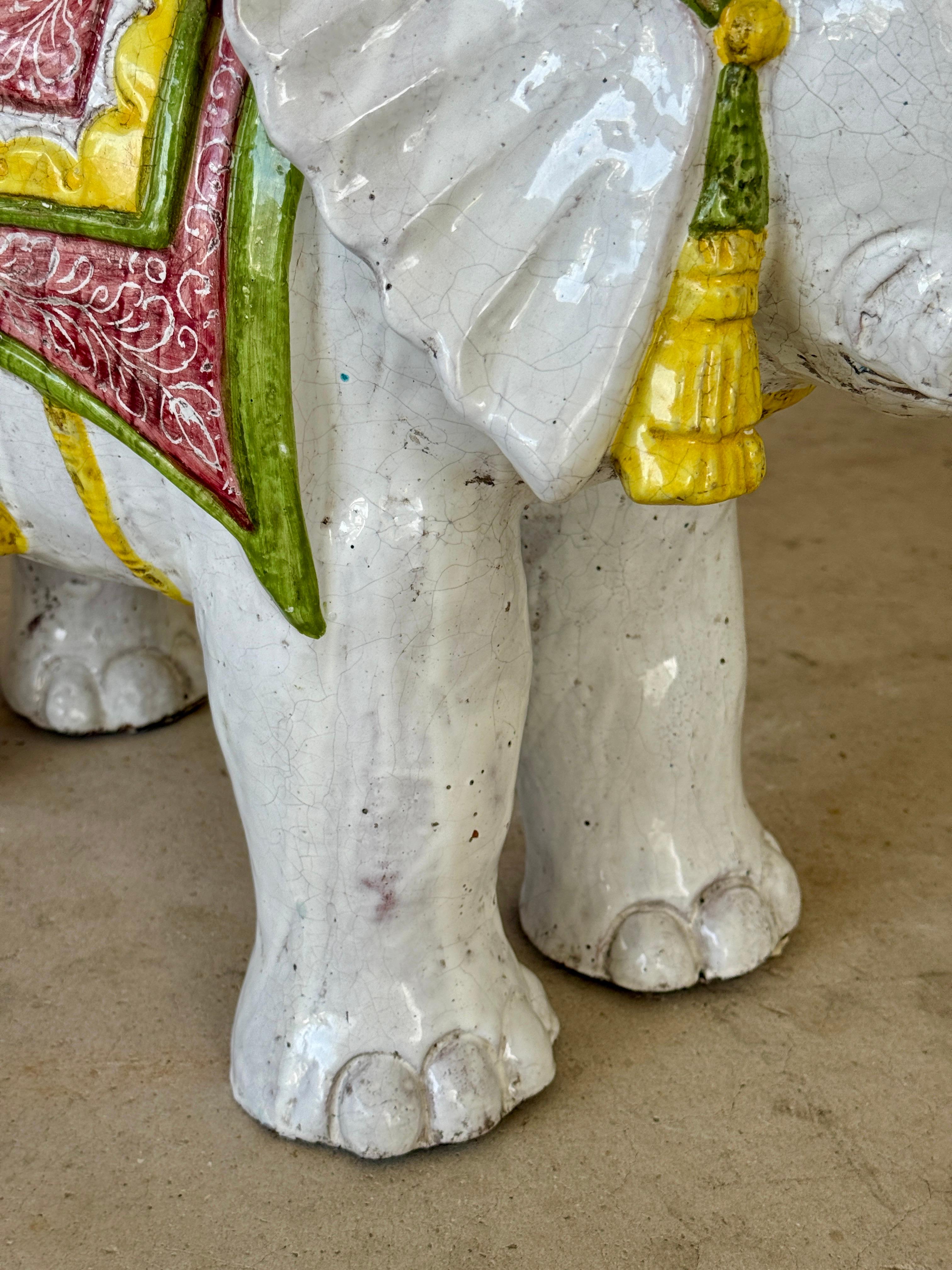 20ième siècle Sièges de jardin ou d'appoint pour éléphants en terre cuite émaillée de la Régence italienne du milieu du 20e siècle en vente