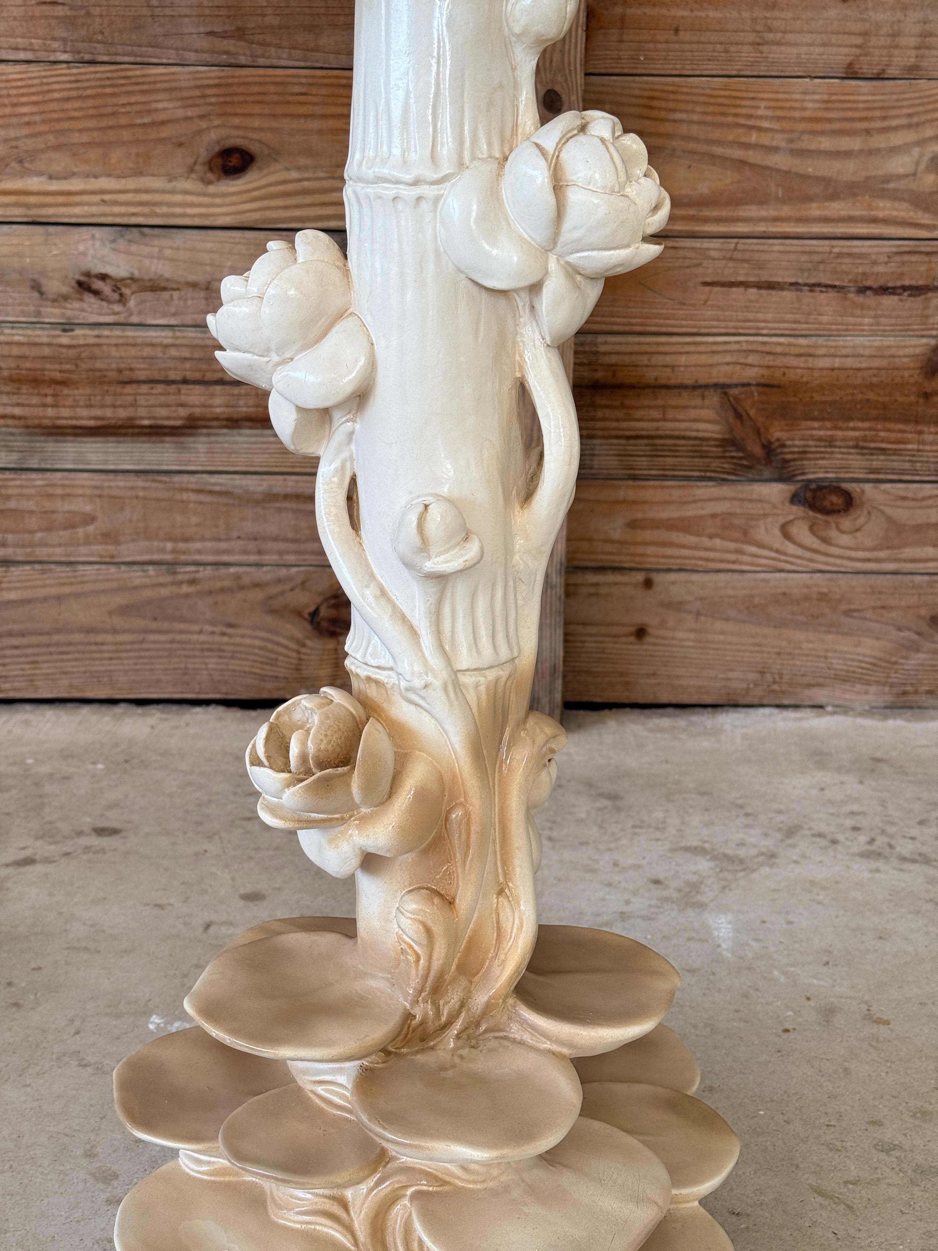 Hollywood Regency Lampe de table monumentale Lily Pad de style Régence du milieu du 20e siècle en vente