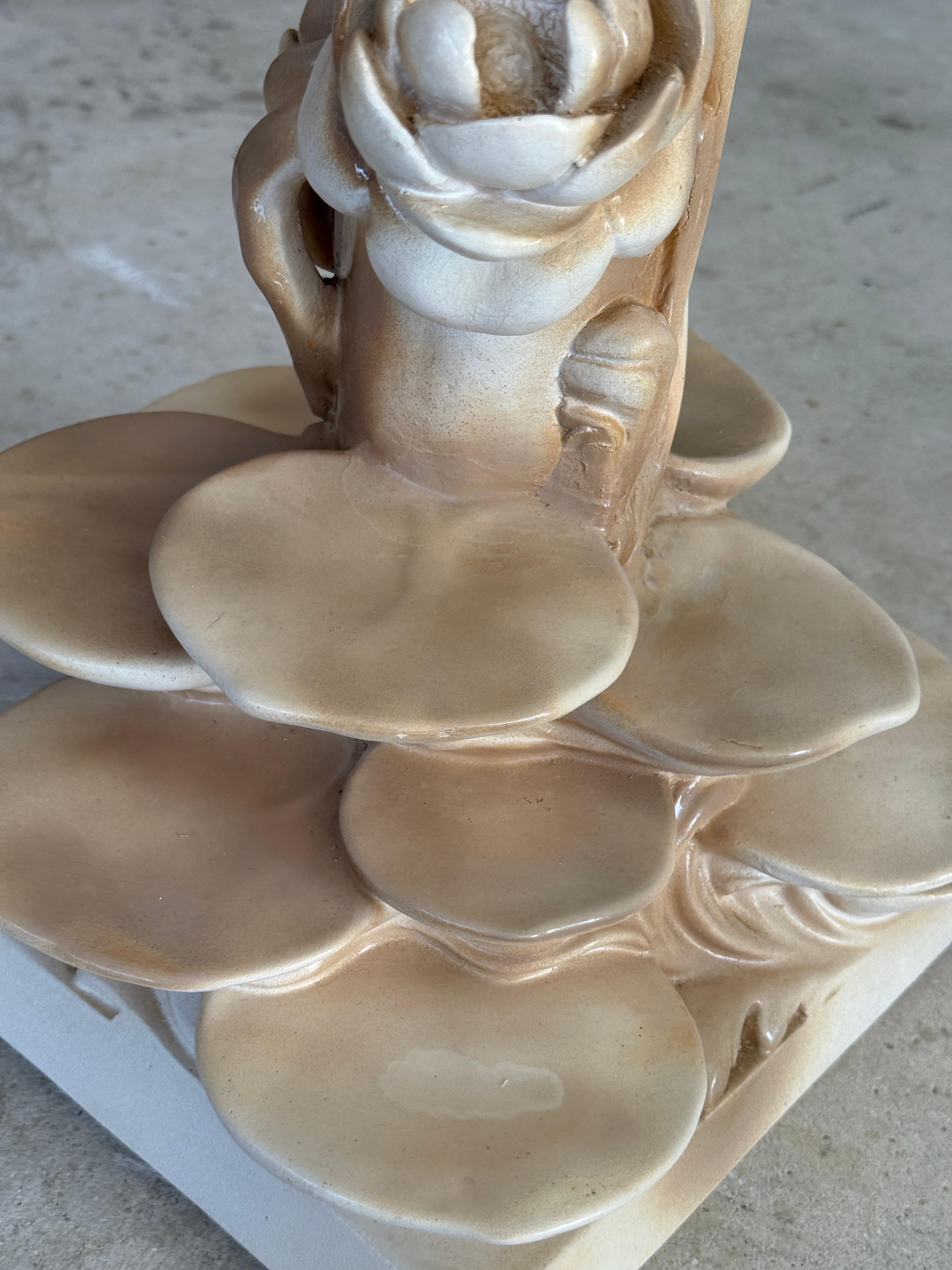 Fait main Lampe de table monumentale Lily Pad de style Régence du milieu du 20e siècle en vente