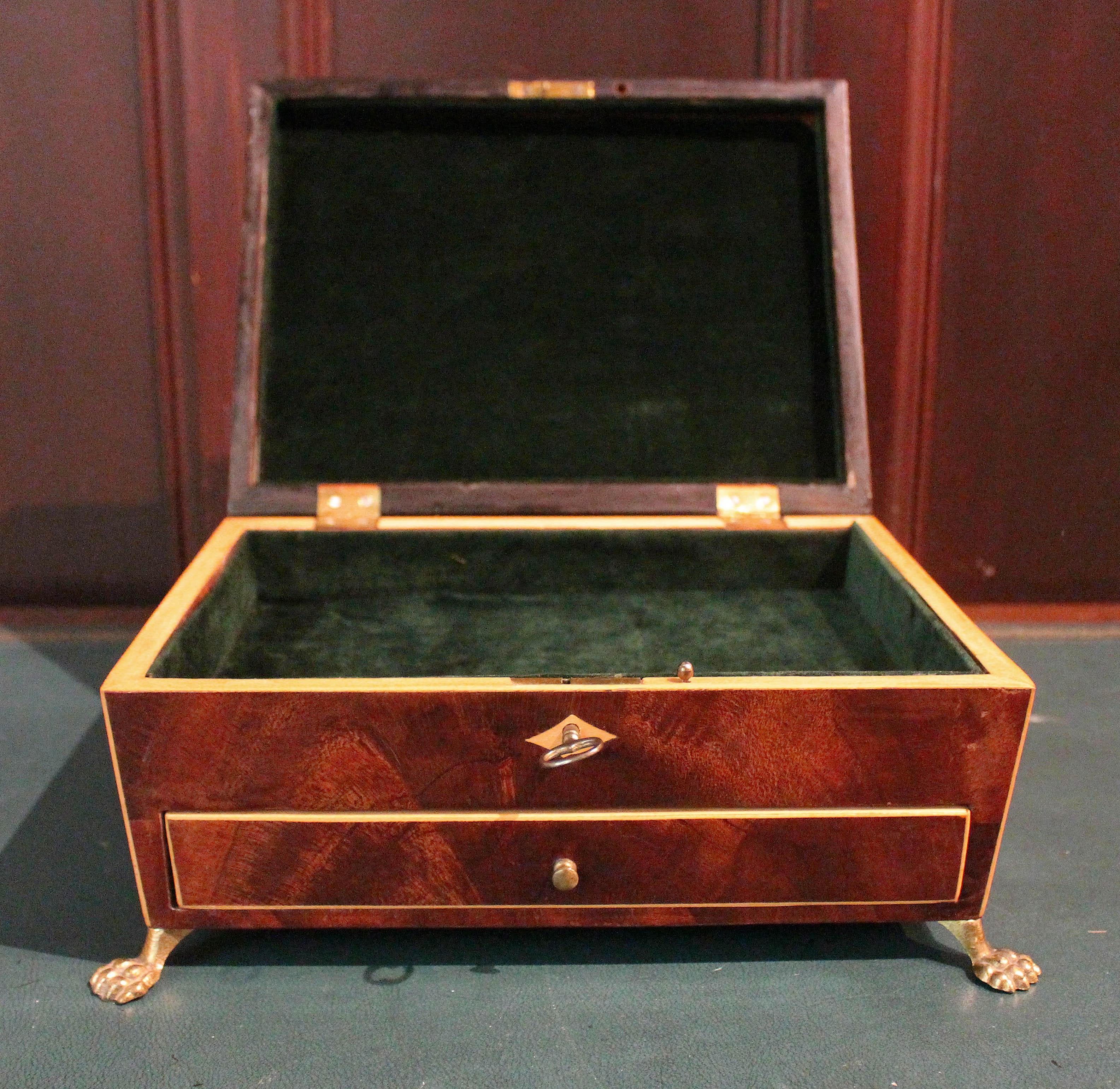 Mid-20th Century Regency Style English Box In Good Condition In Chapel Hill, NC
