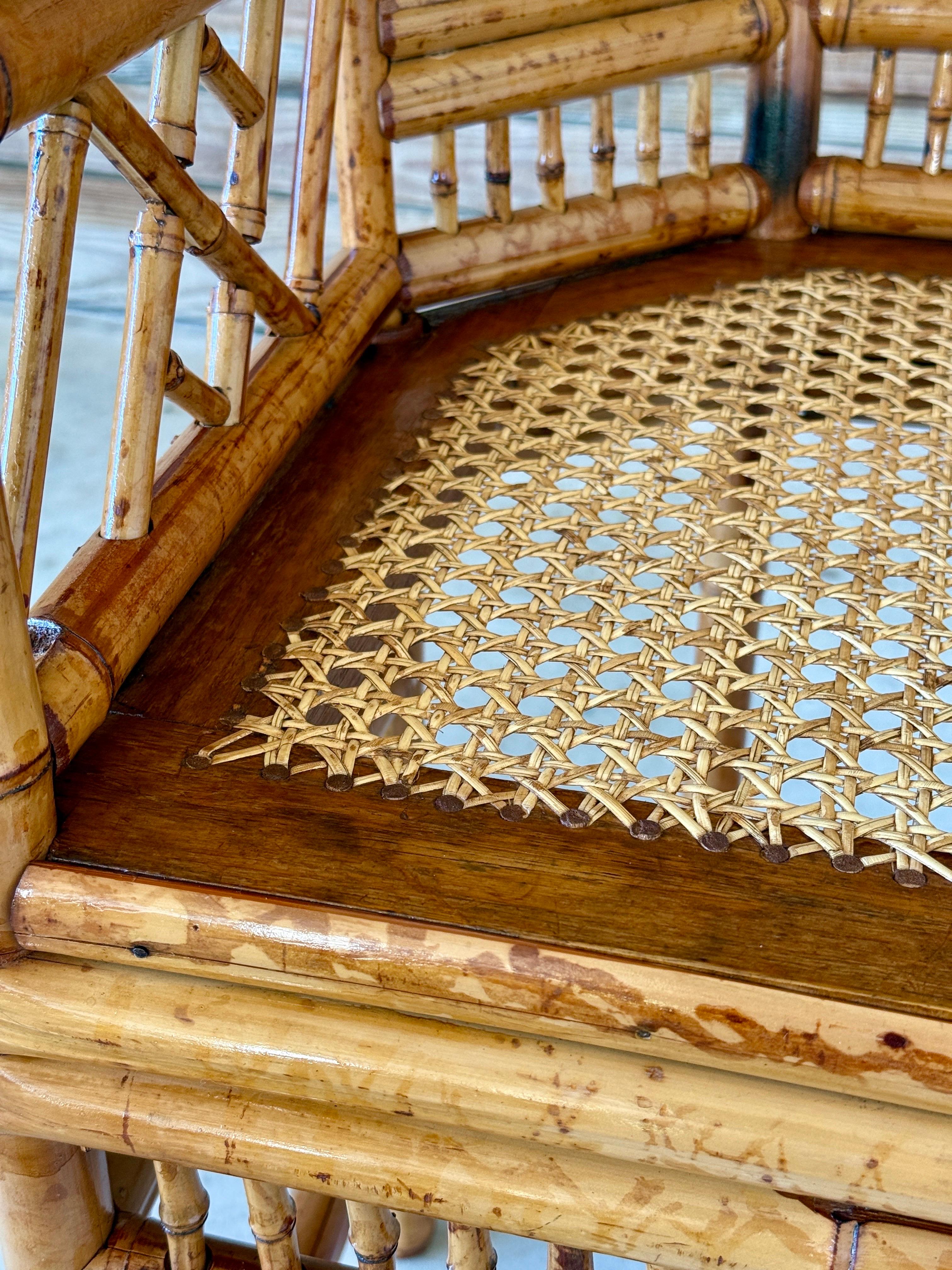 Silla auxiliar de bambú y caña Brighton Pavilion de mediados del siglo XX restaurada en venta 7