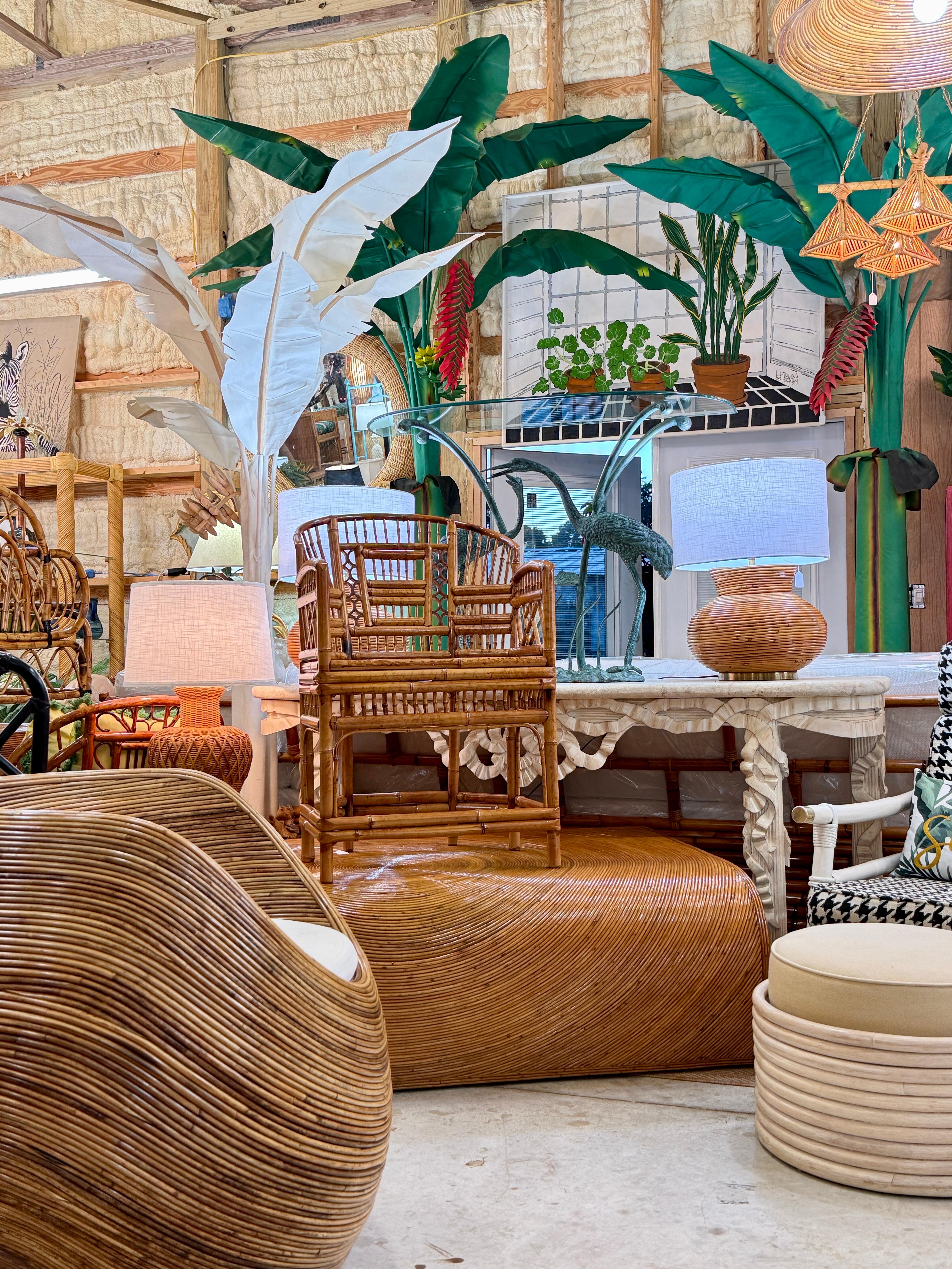 Silla auxiliar de bambú y caña Brighton Pavilion de mediados del siglo XX restaurada en venta 8