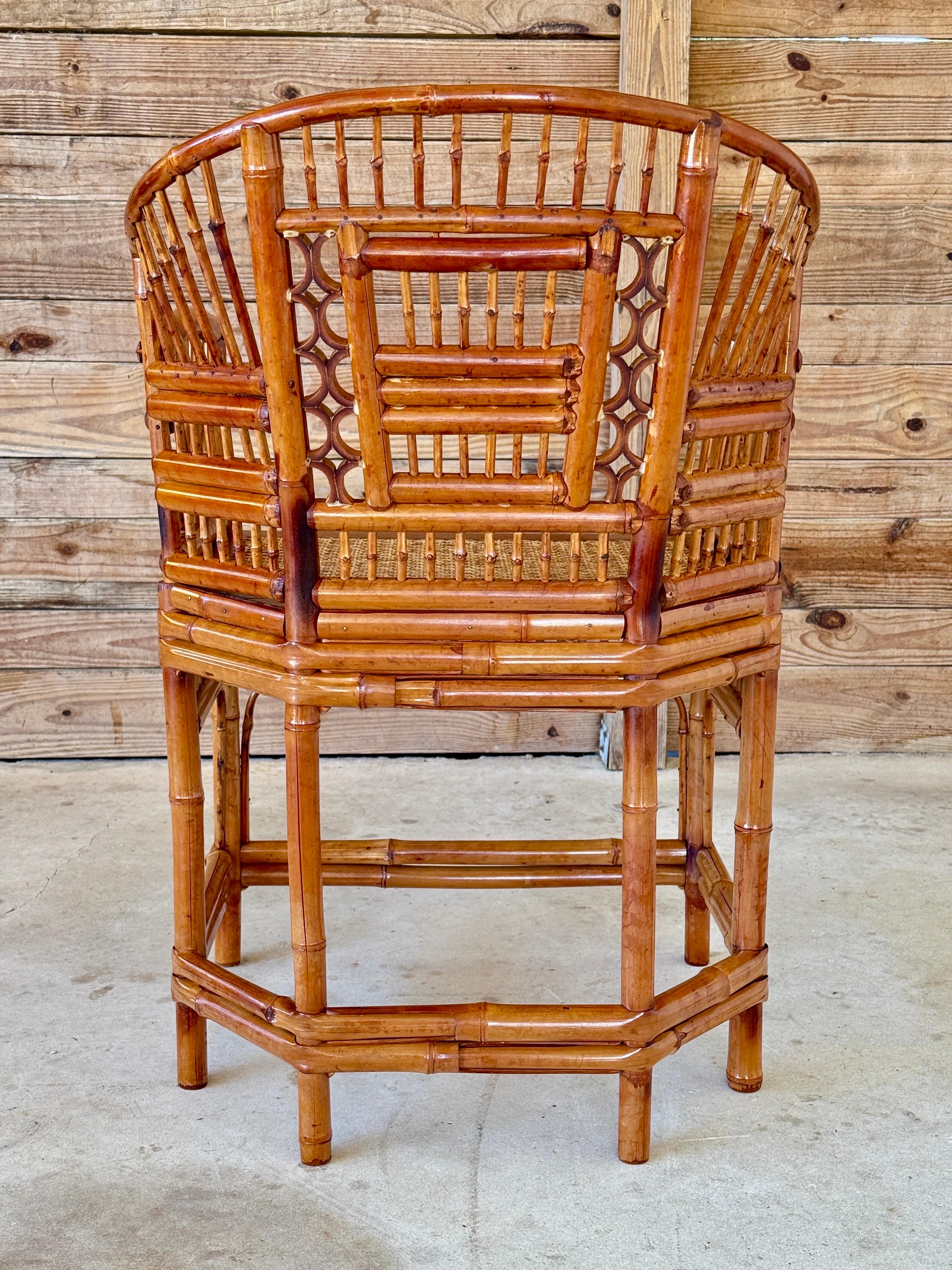 Silla auxiliar de bambú y caña Brighton Pavilion de mediados del siglo XX restaurada Bambú en venta
