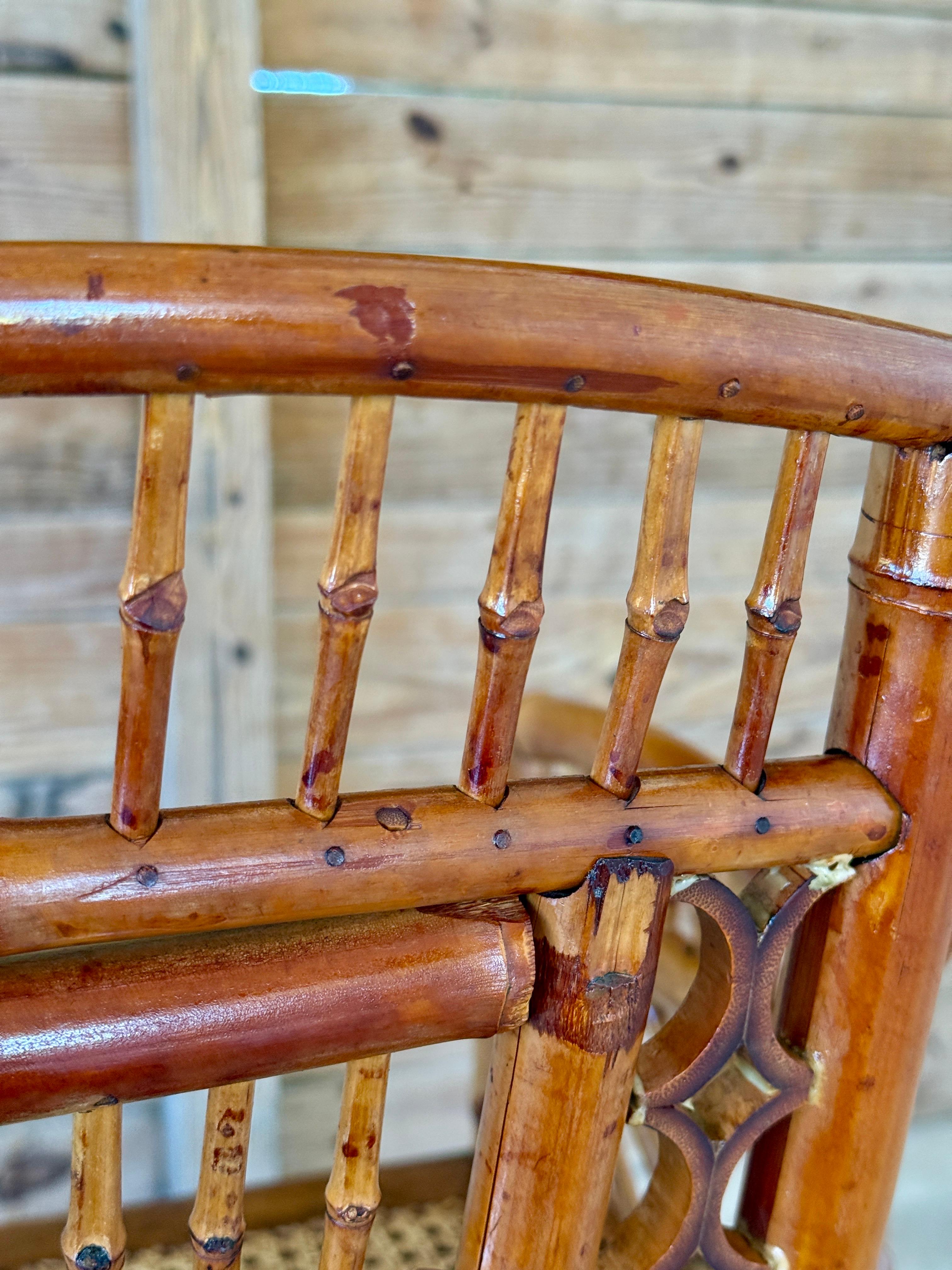 Silla auxiliar de bambú y caña Brighton Pavilion de mediados del siglo XX restaurada en venta 2