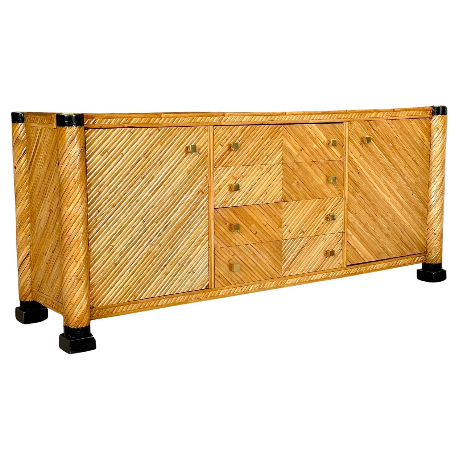 Credenza in bambù e ottone in stile neoclassico restaurata della metà del XX secolo in vendita