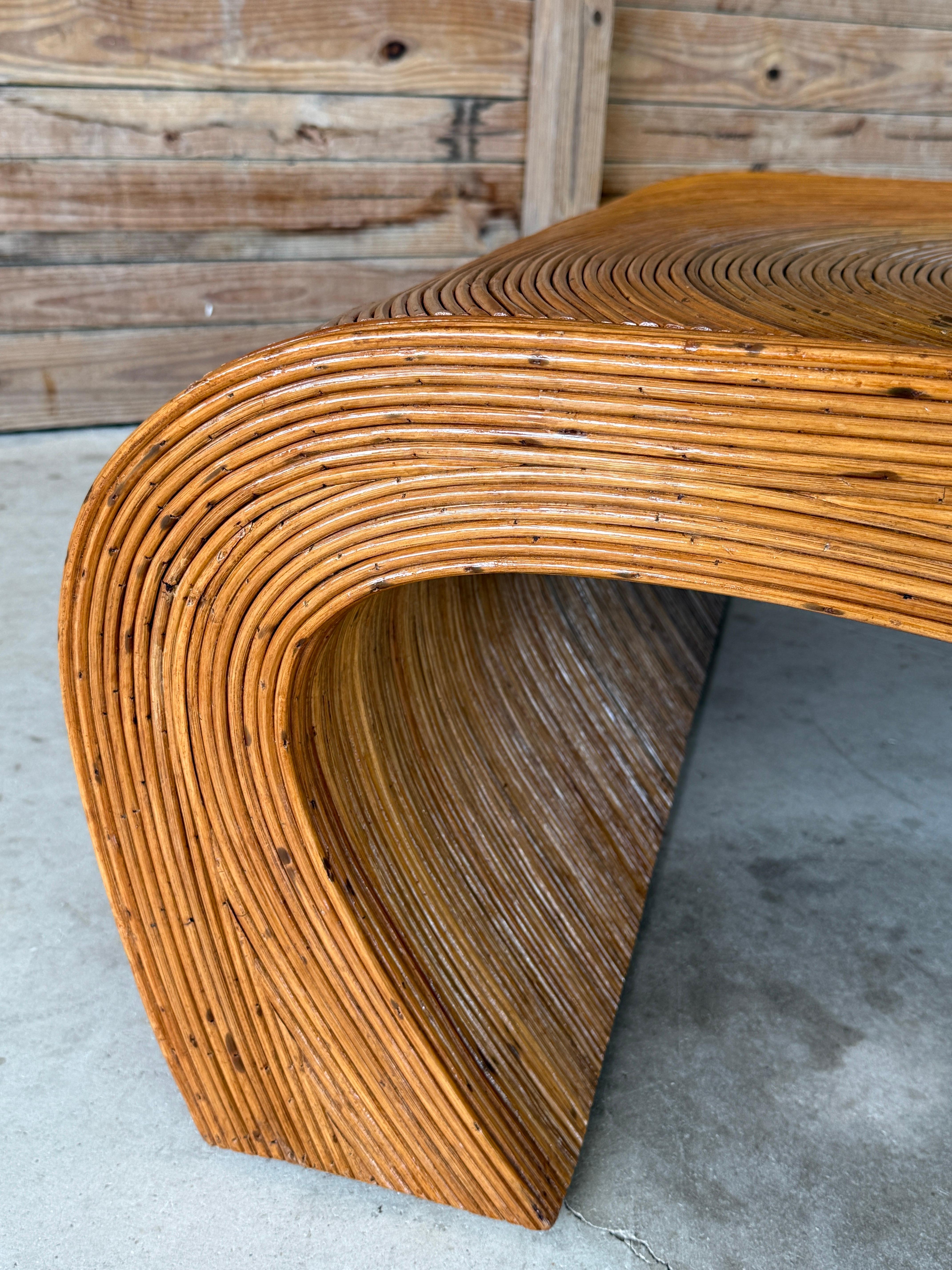 Restaurierter organischer moderner Monumentaler Bleistift-Rattan-Couchtisch aus der Mitte des 20. Jahrhunderts im Angebot 1