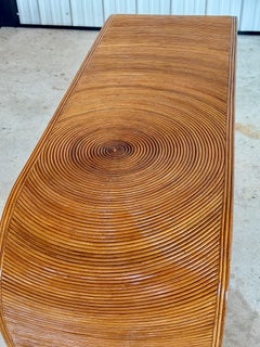 Restaurierter organischer moderner Bleistift-Rattan-Konsolentisch aus der Mitte des 20. Jahrhunderts