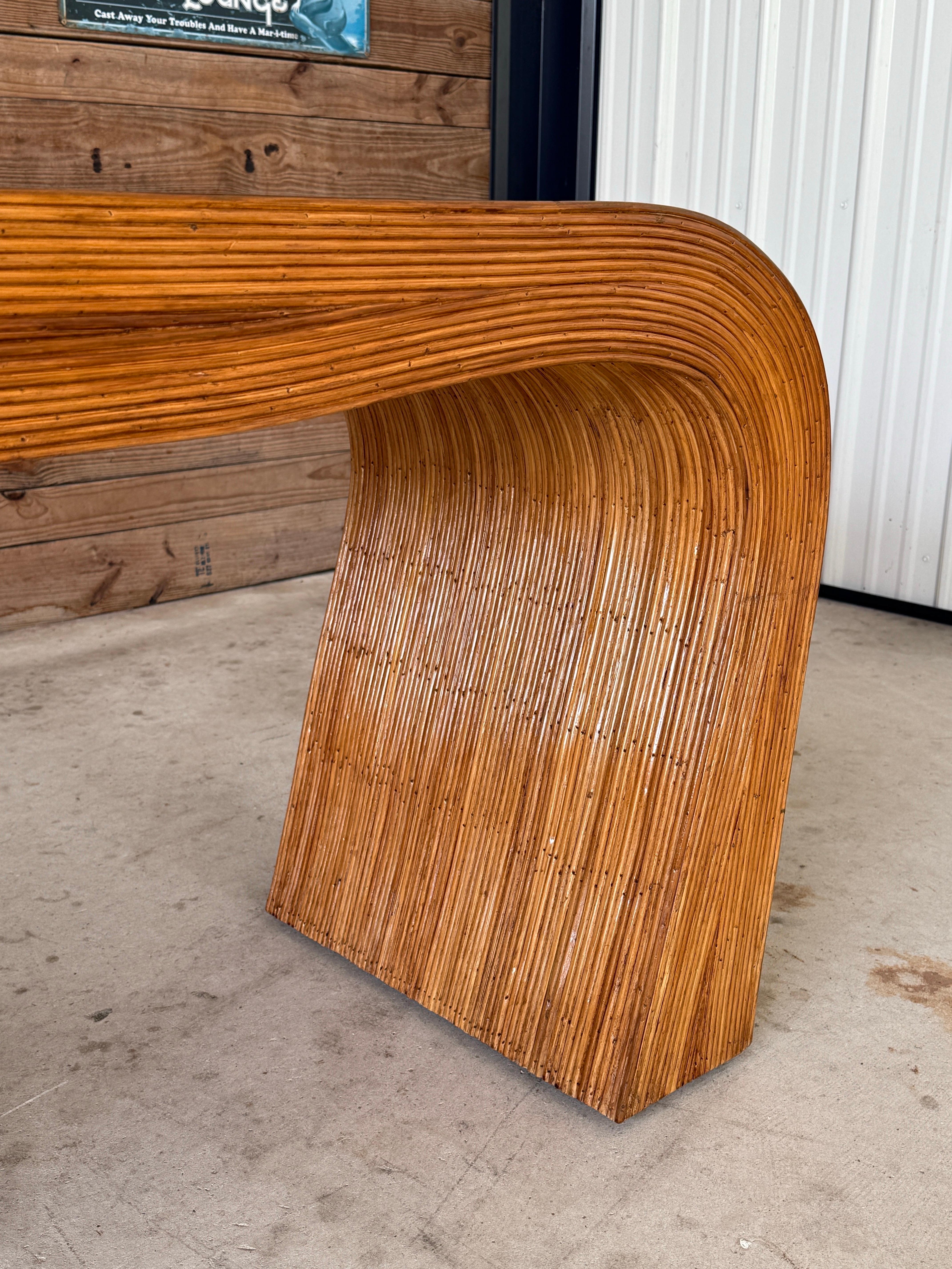 Fait main Table console en rotin organique et moderne restaurée, datant du milieu du 20e siècle en vente