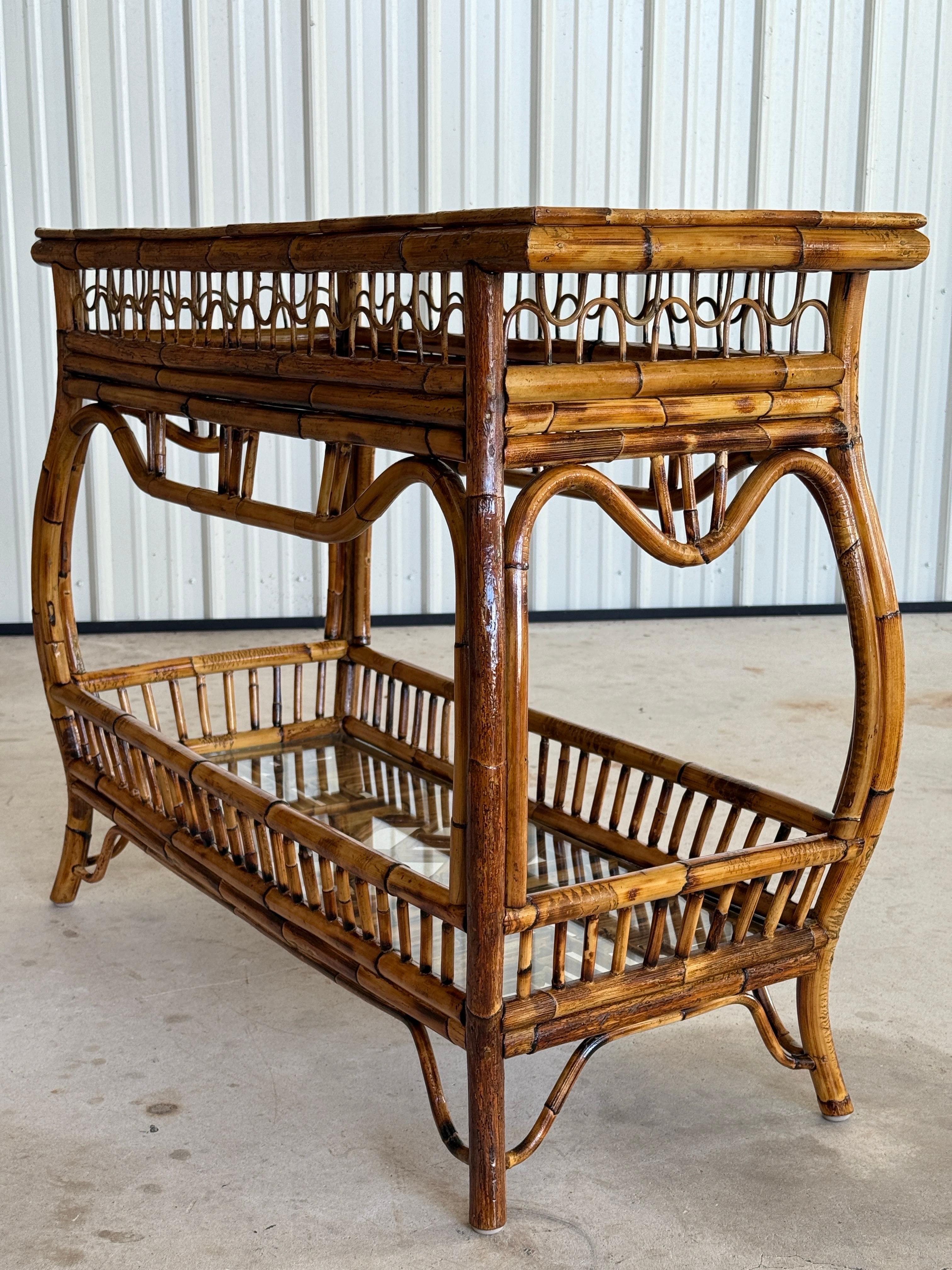 Tavolo da console in stile Chippendale in rattan restaurato della metà del 20° secolo in vendita 5