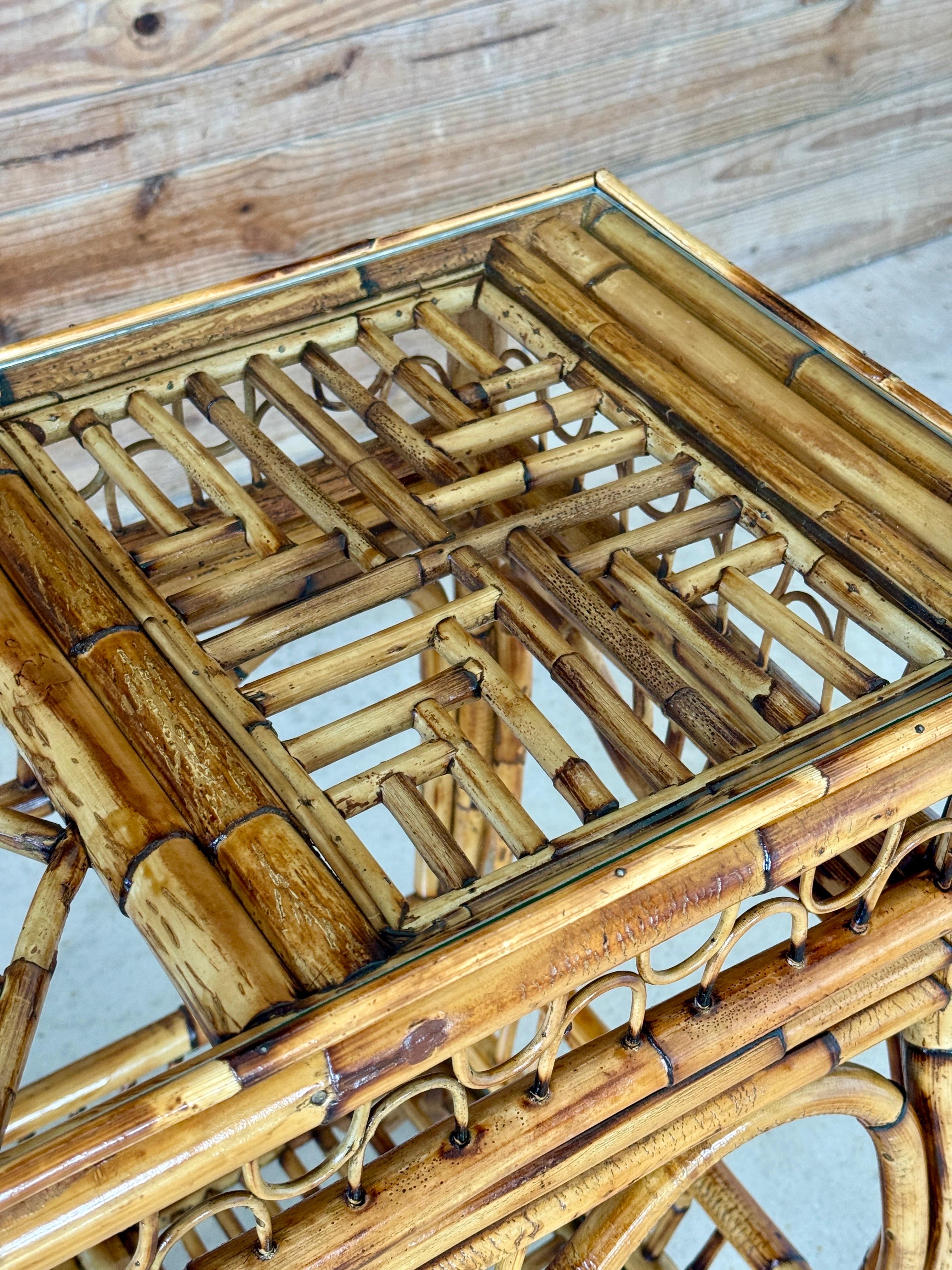Tavolo da console in stile Chippendale in rattan restaurato della metà del 20° secolo in vendita 7