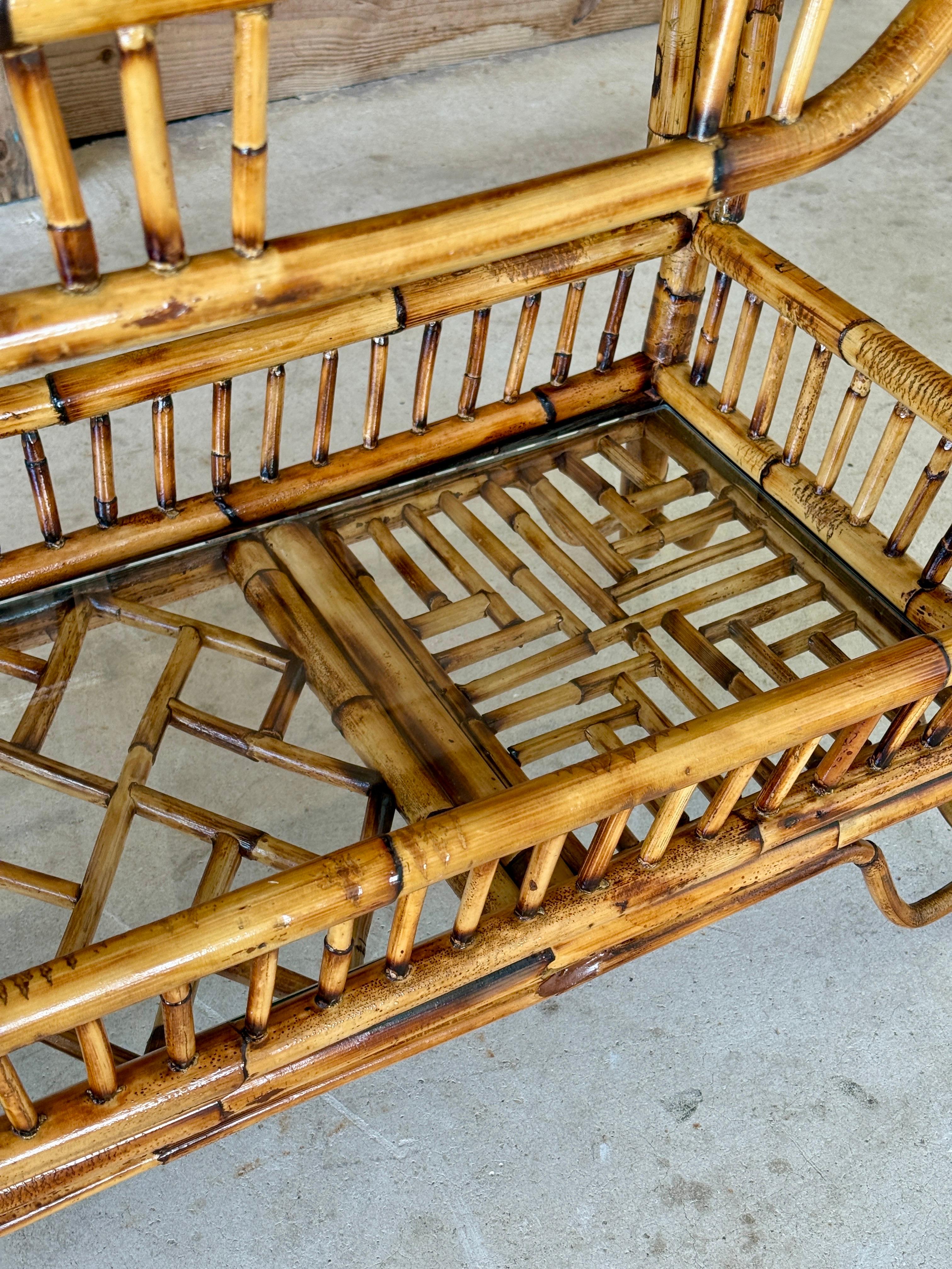 Tavolo da console in stile Chippendale in rattan restaurato della metà del 20° secolo in vendita 8