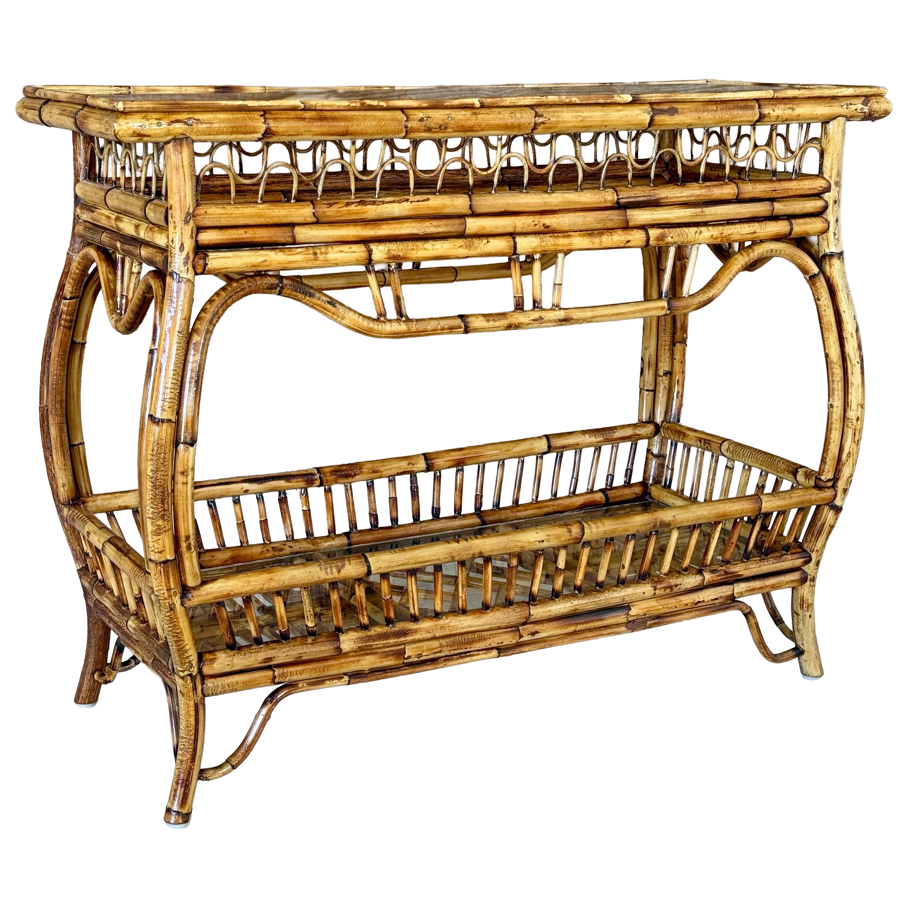 Tavolo da console in stile Chippendale in rattan restaurato della metà del 20° secolo in vendita
